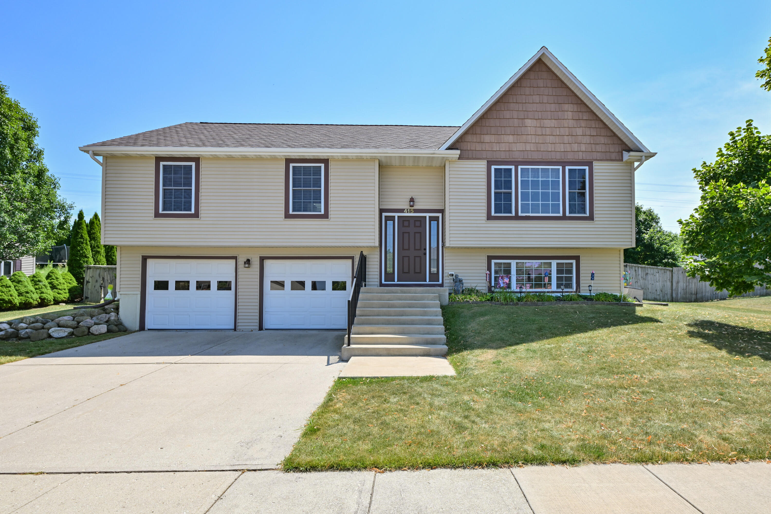 415 E Sunny Hill Dr Property Photo 1