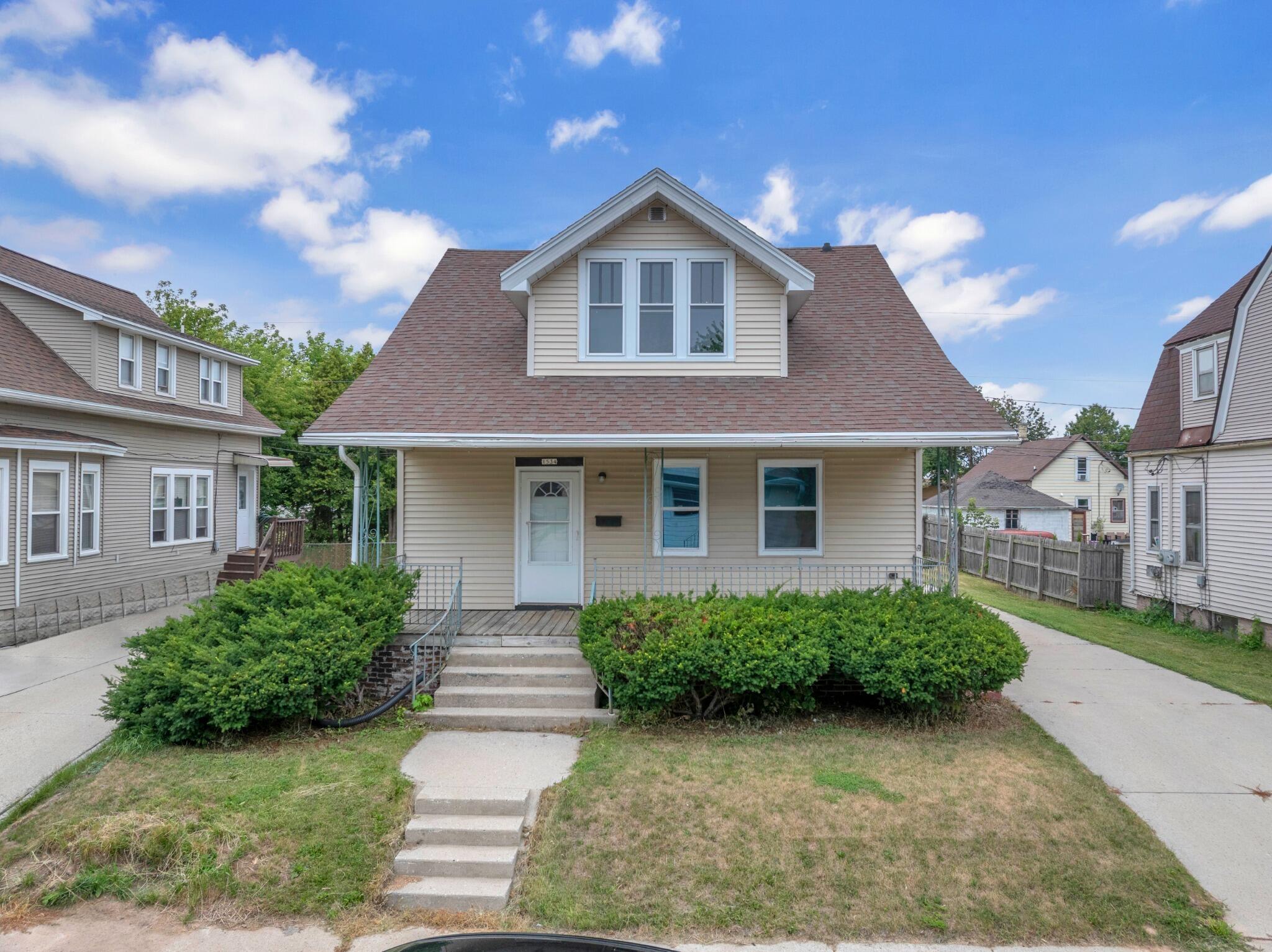 1534 Martin Ave Property Photo 1