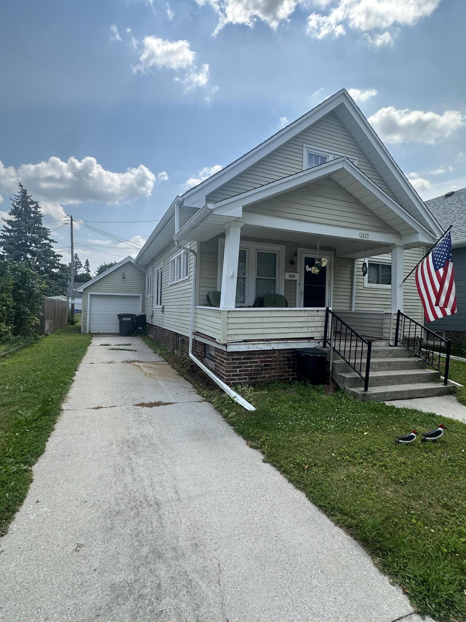 1029 Geele Ave Property Photo 1