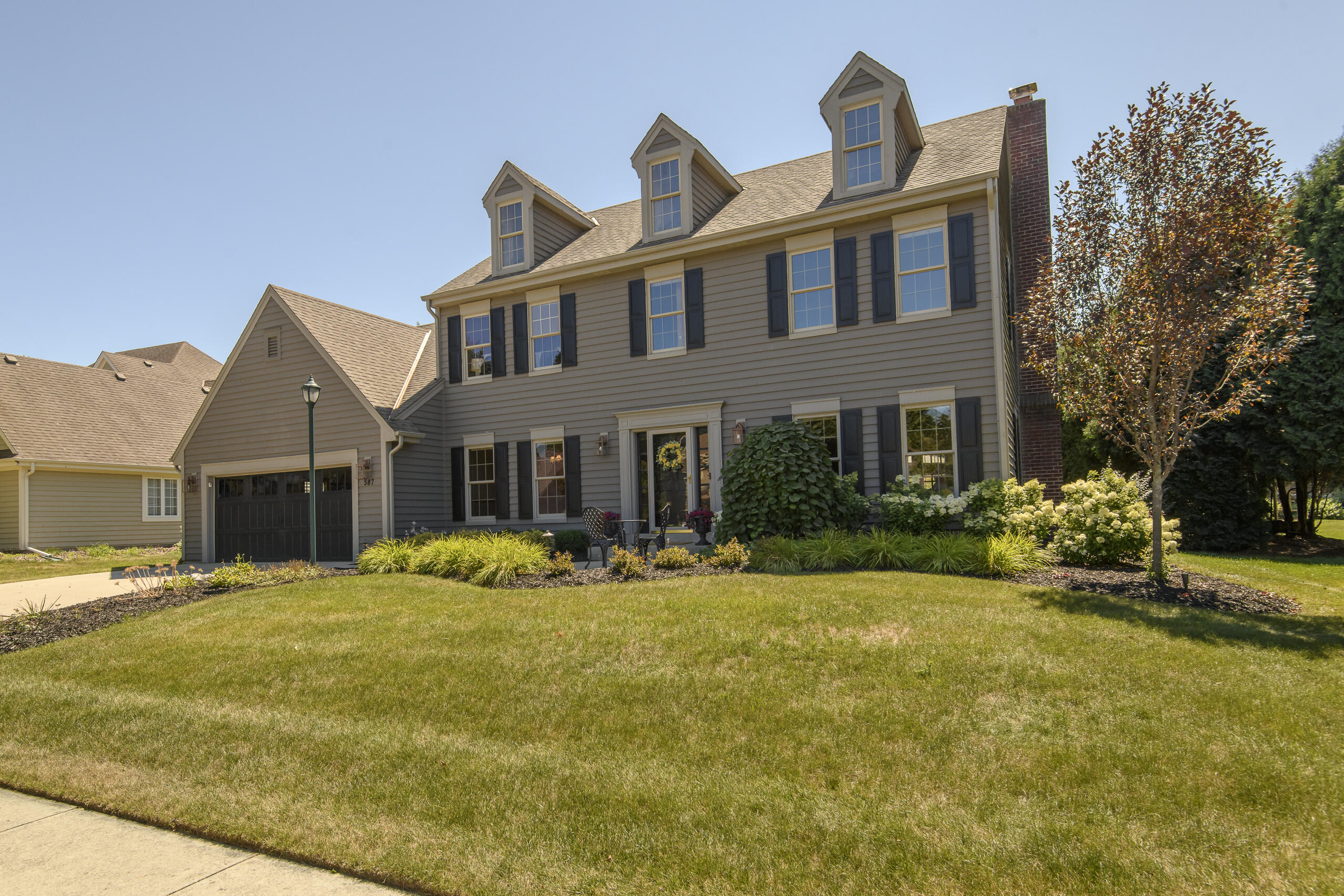 587 Cottonwood Ln Property Photo 1