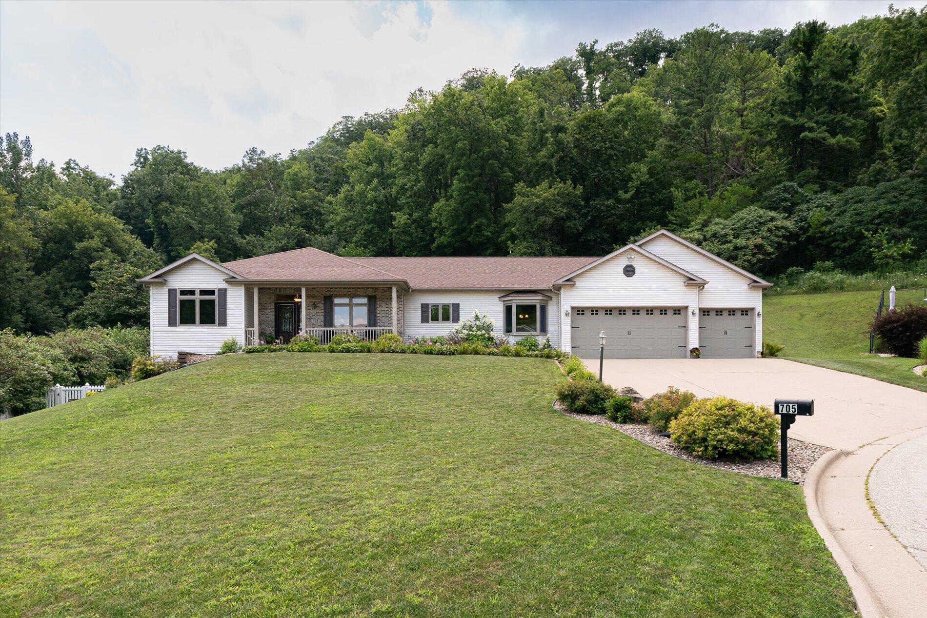 705 12th Ct Property Photo 1