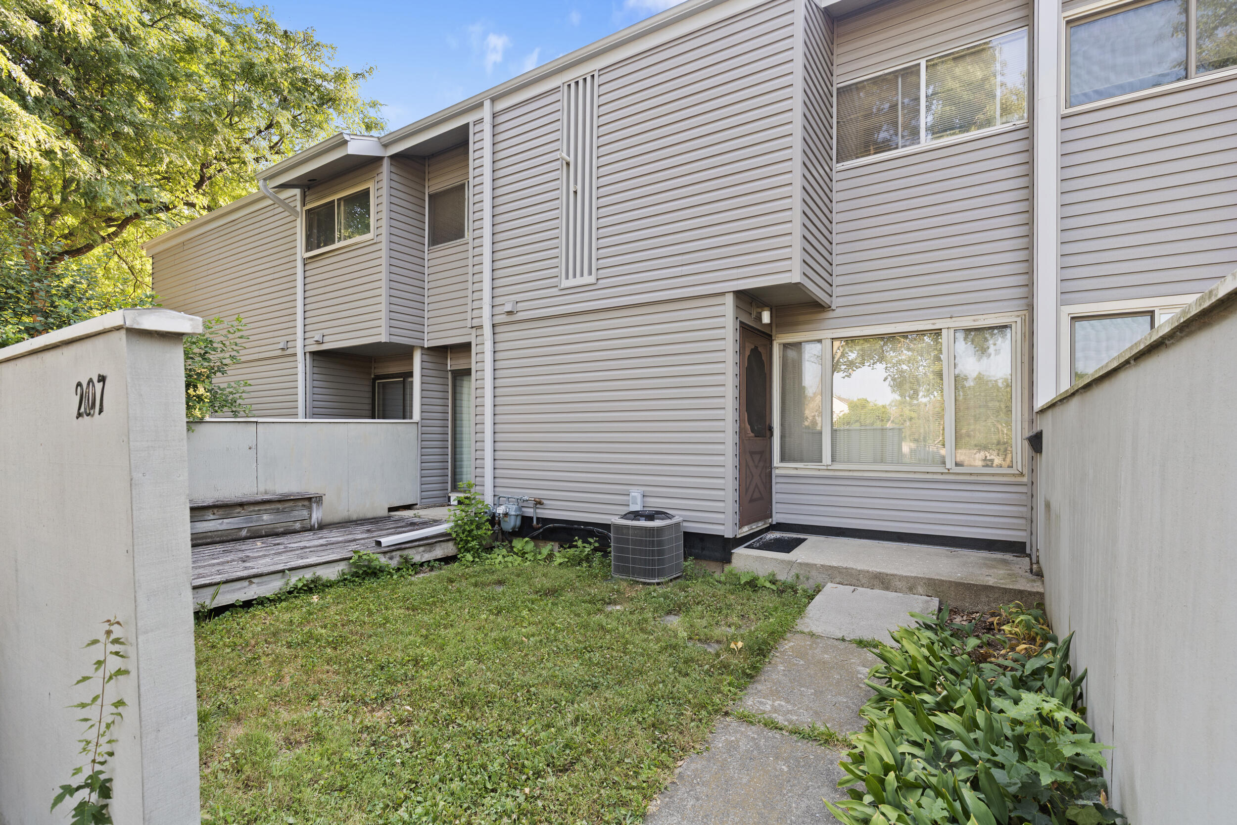 207 East Bluff -