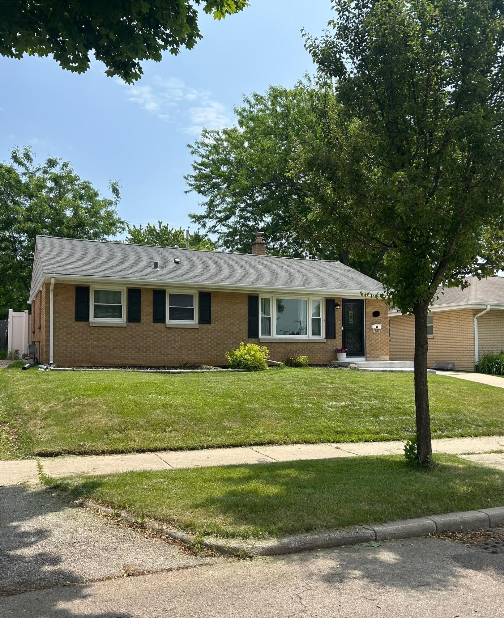 4454 S 1st St Property Photo 1