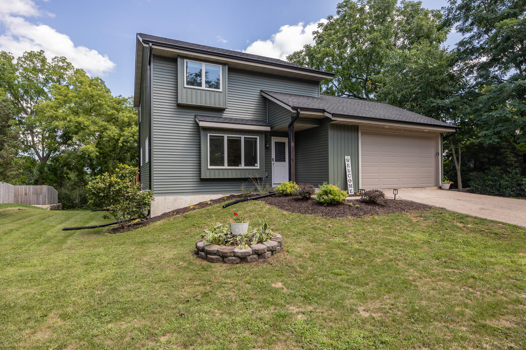 1586 Highland Ave Property Photo 1