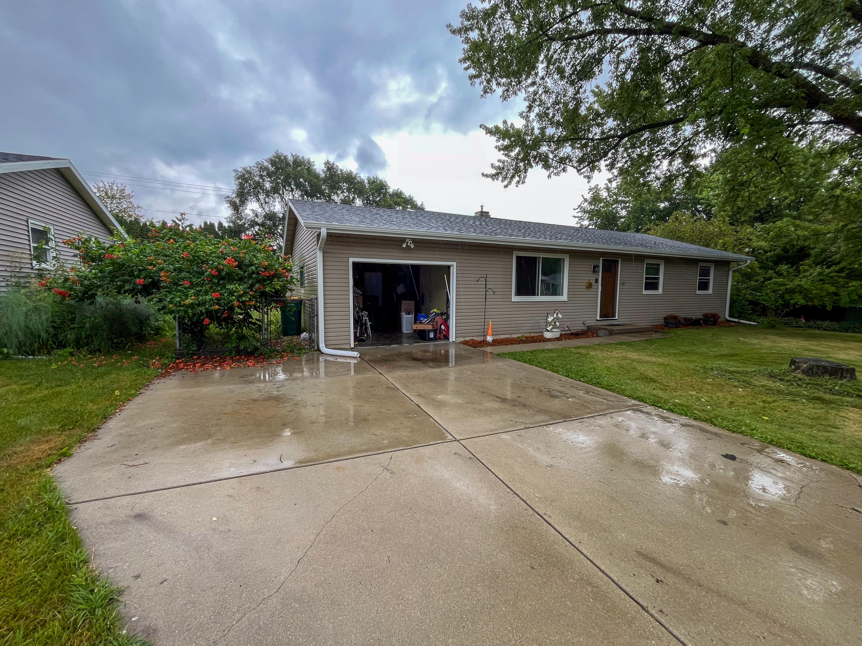 36 Edward Ave Property Photo 1