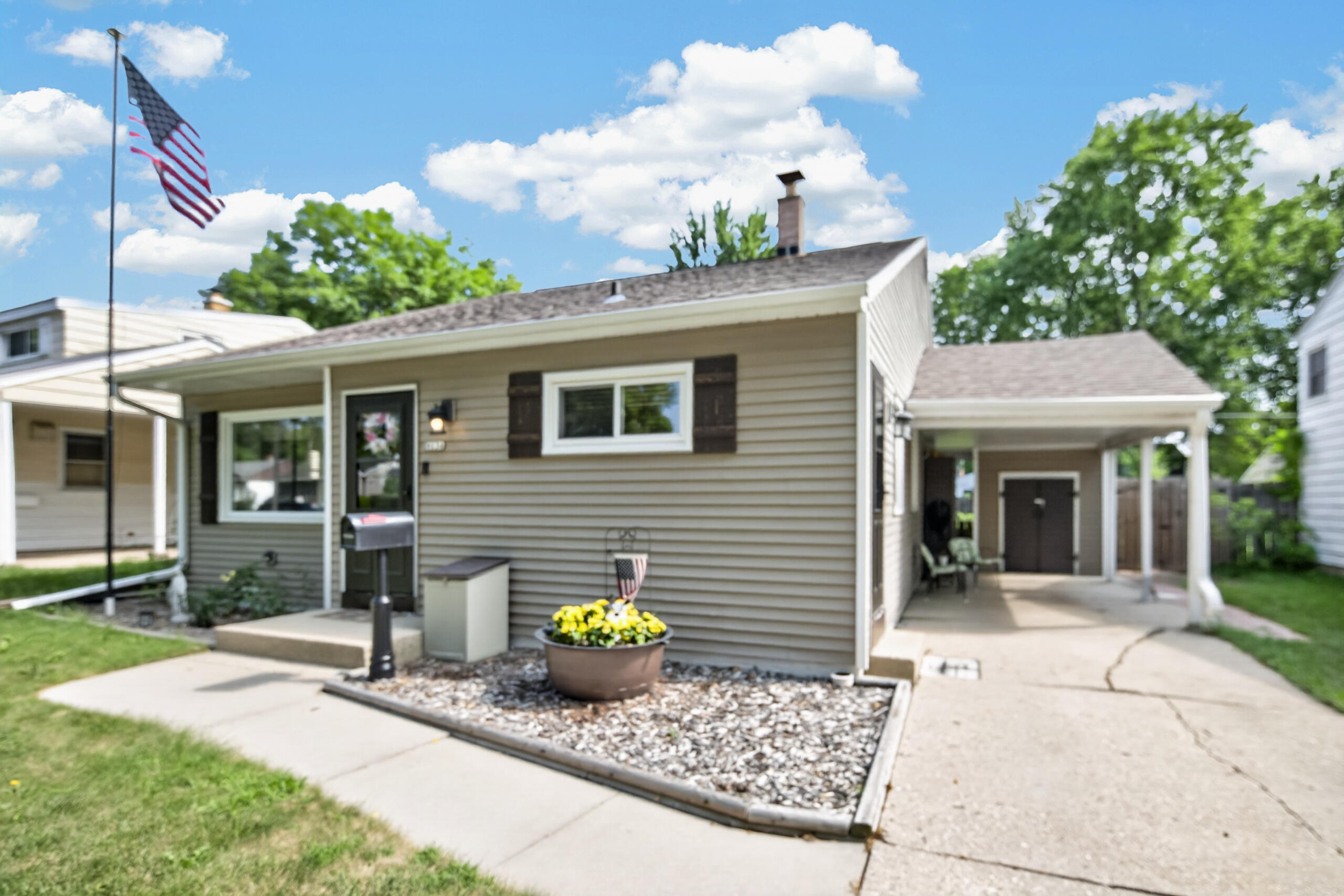 8036 W Scranton Pl