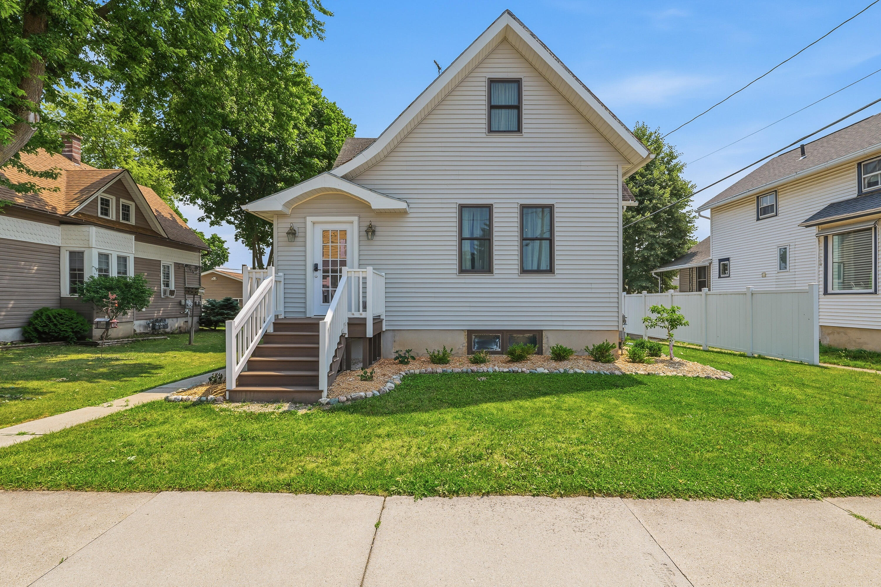 625 St Paul St Property Photo 1