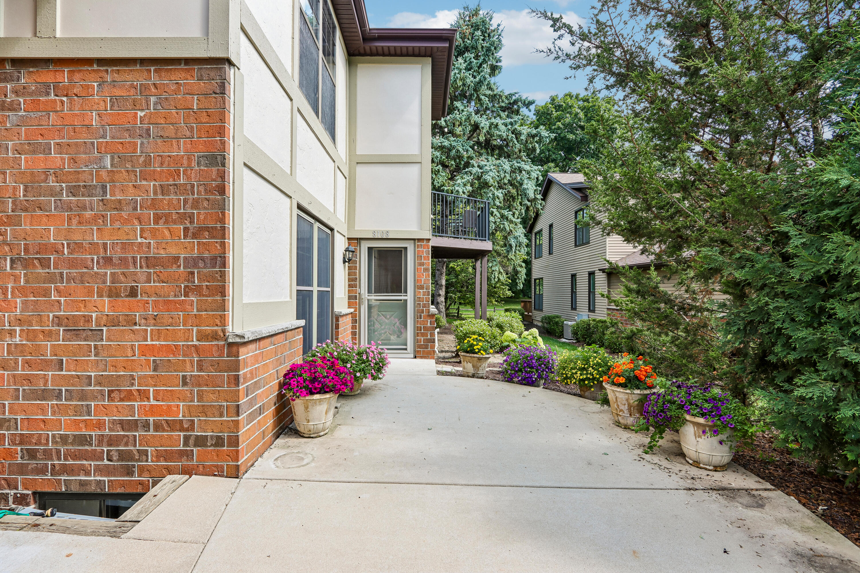 8108 S Forest Hills Cir Property Photo 1