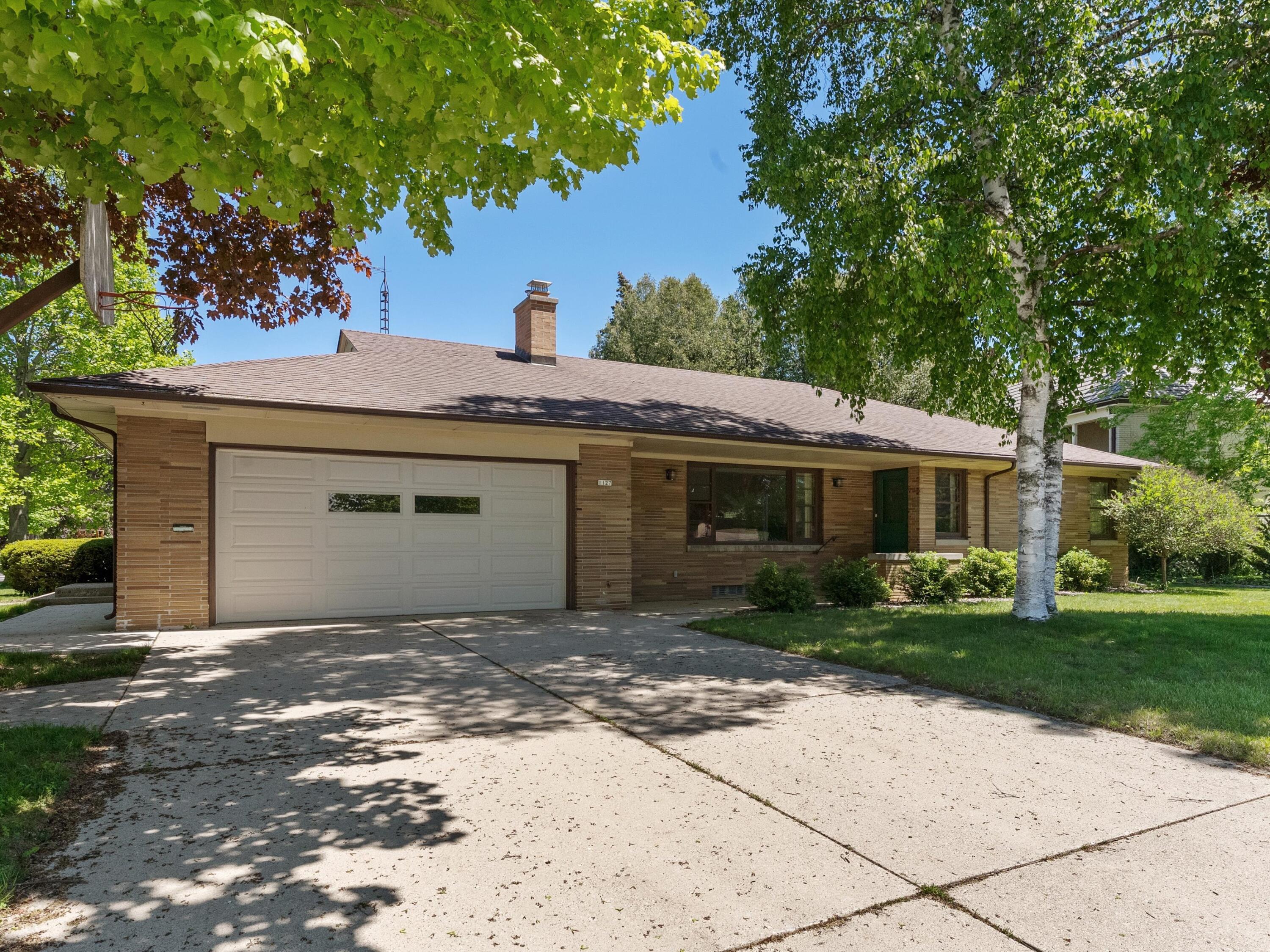 1127 Lincoln Blvd