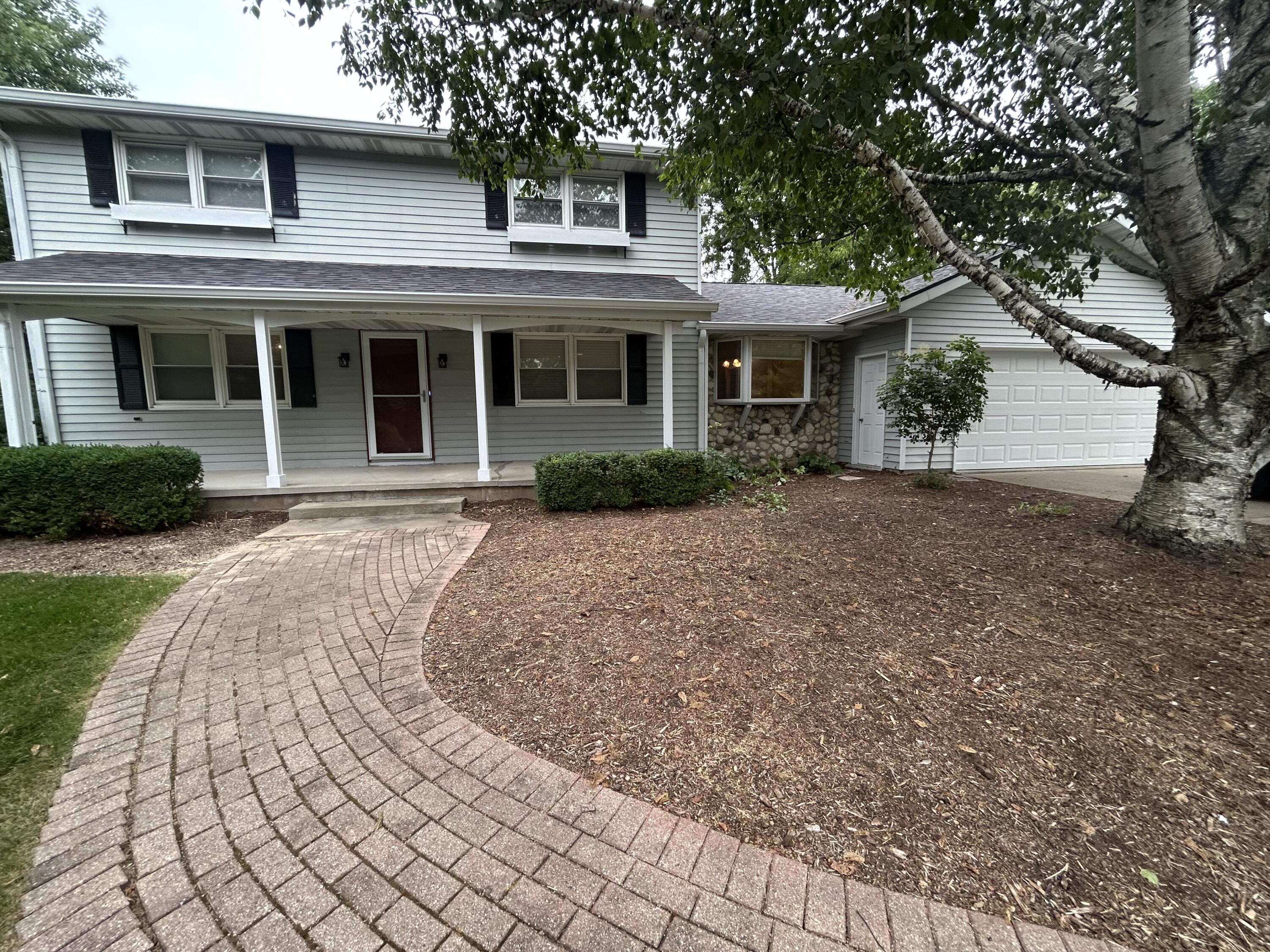 W330n5570 Linden Cir Property Photo 1