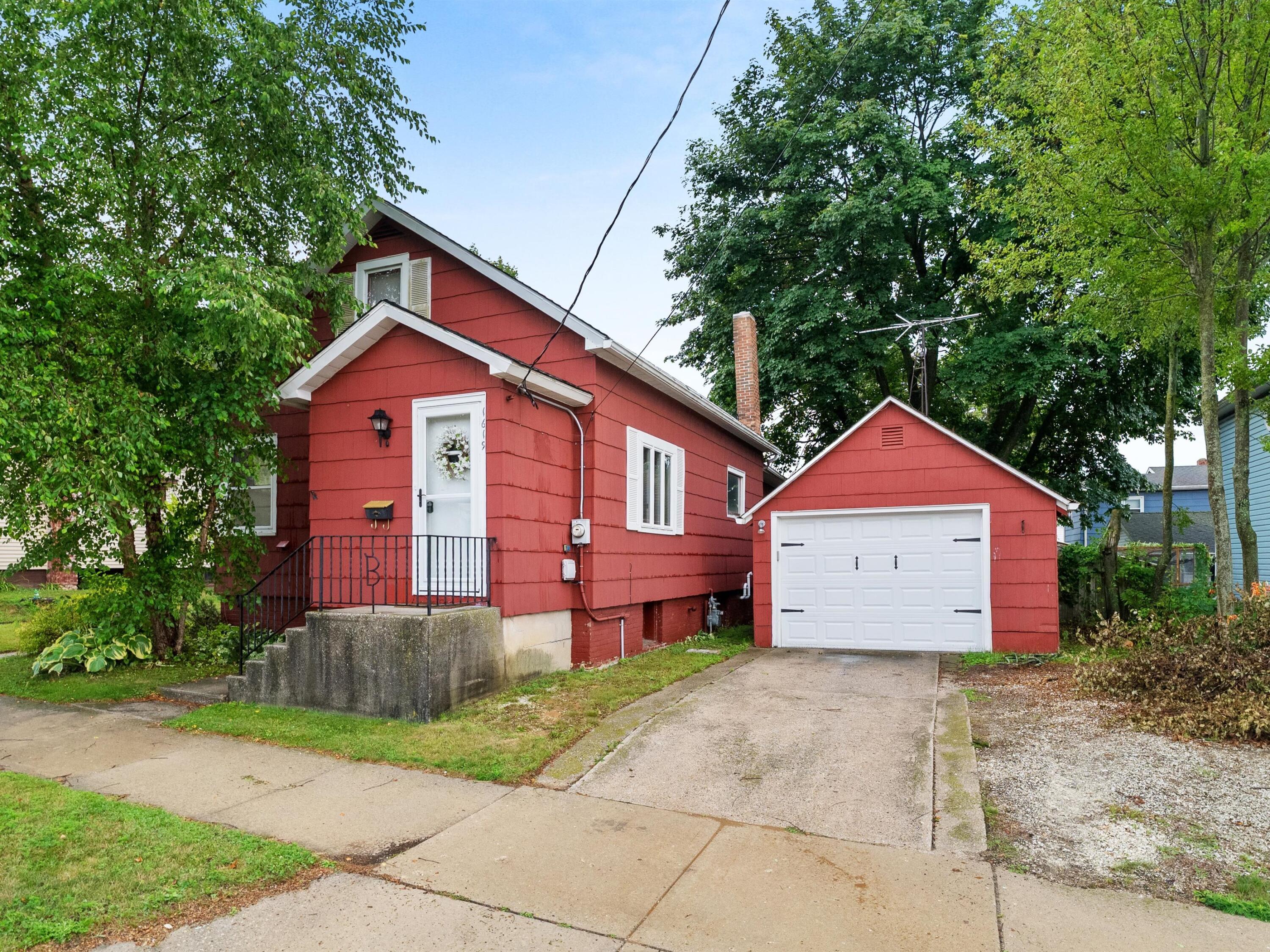 1619 21st St Property Photo 1