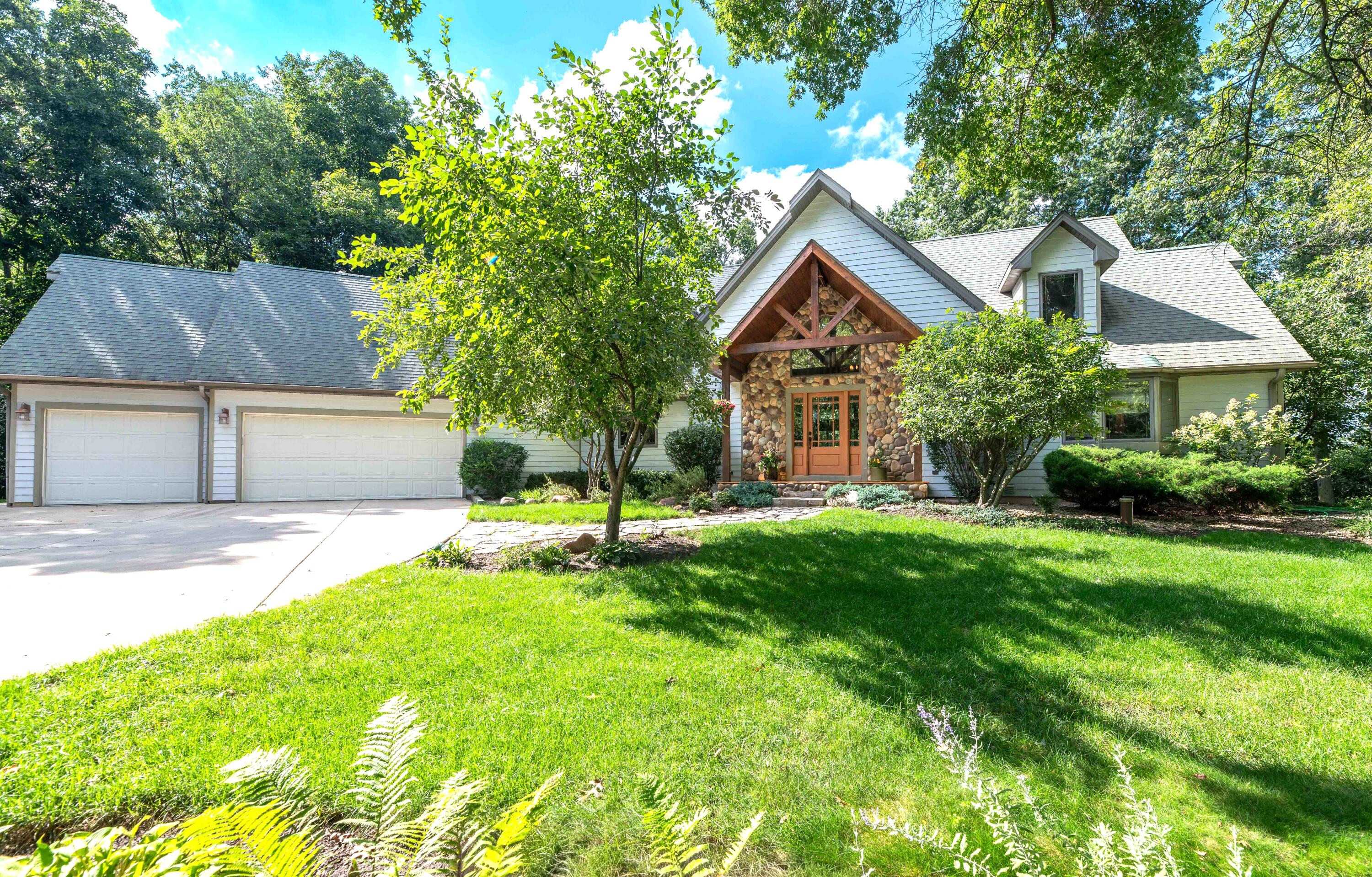 N6433 Horse Hollow Ln Property Photo 1