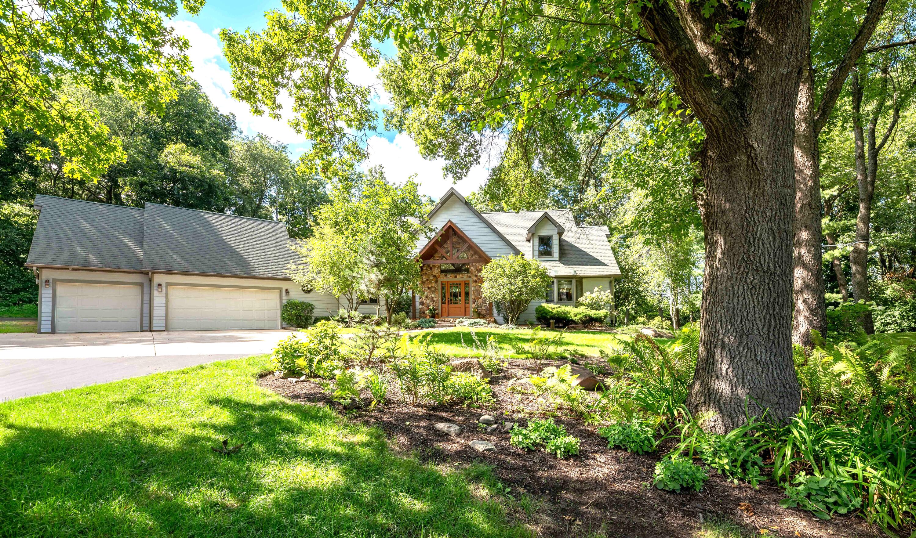 N6433 Horse Hollow Ln Property Photo 3