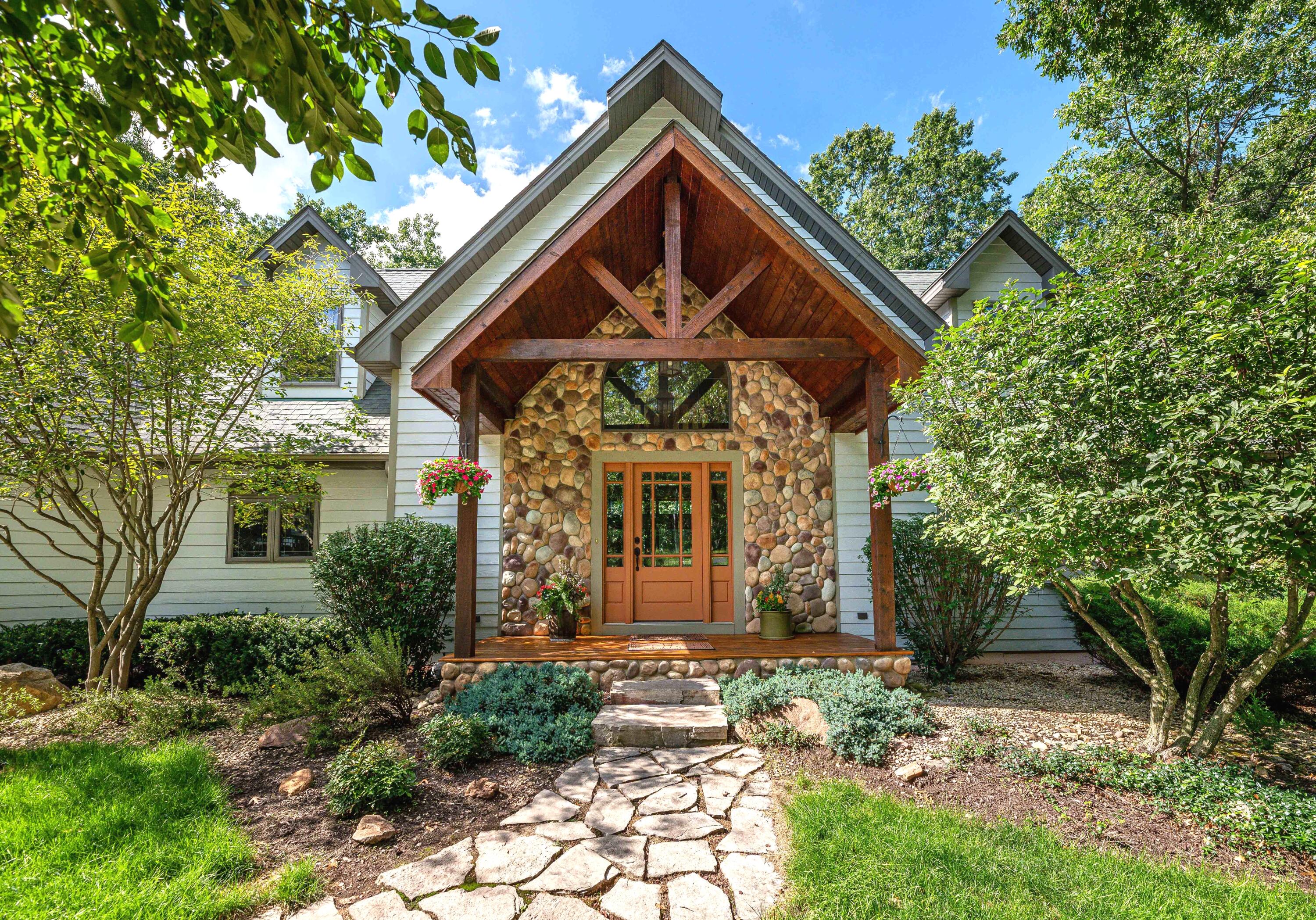 N6433 Horse Hollow Ln Property Photo 4
