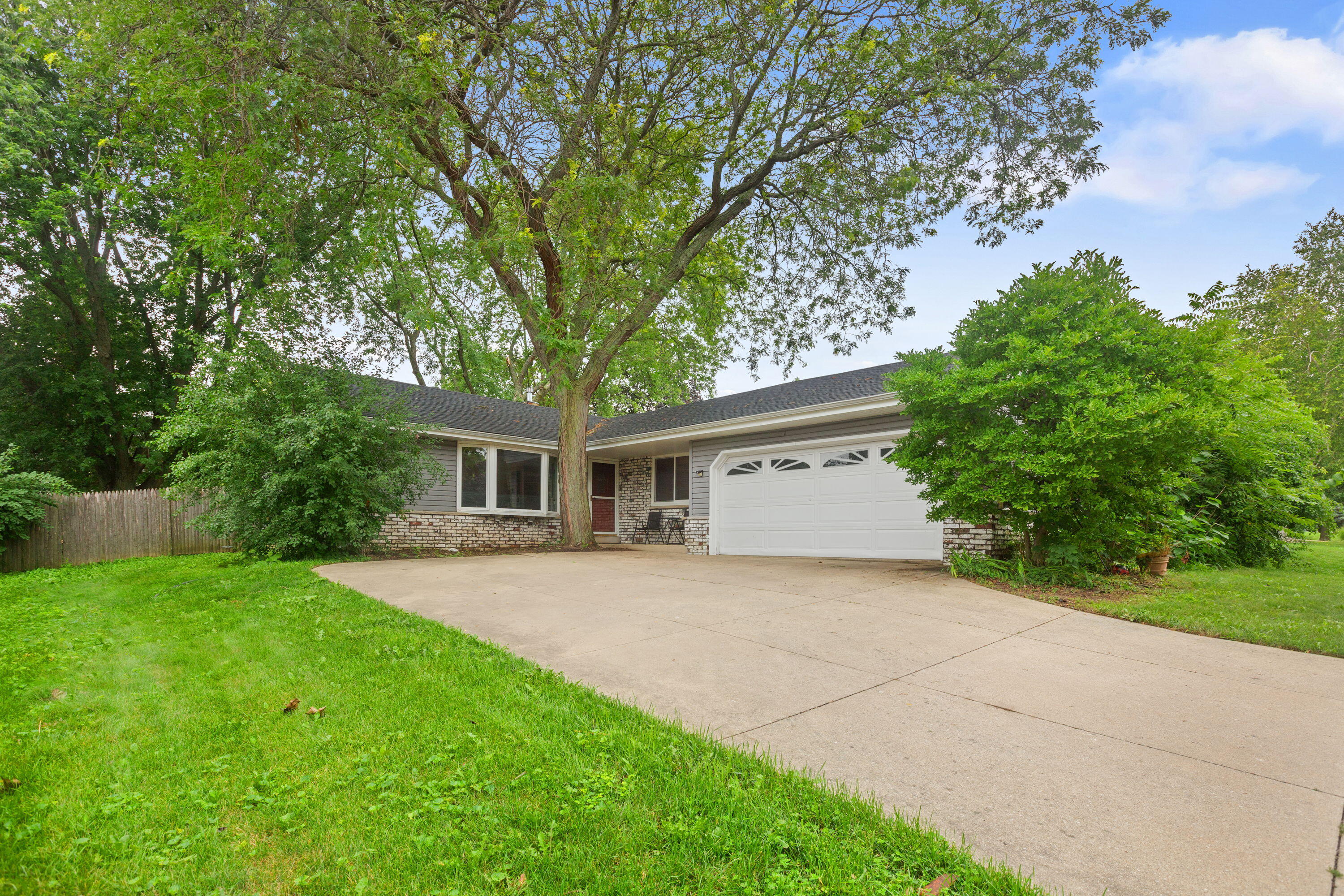 4613 87th Pl Property Photo 1