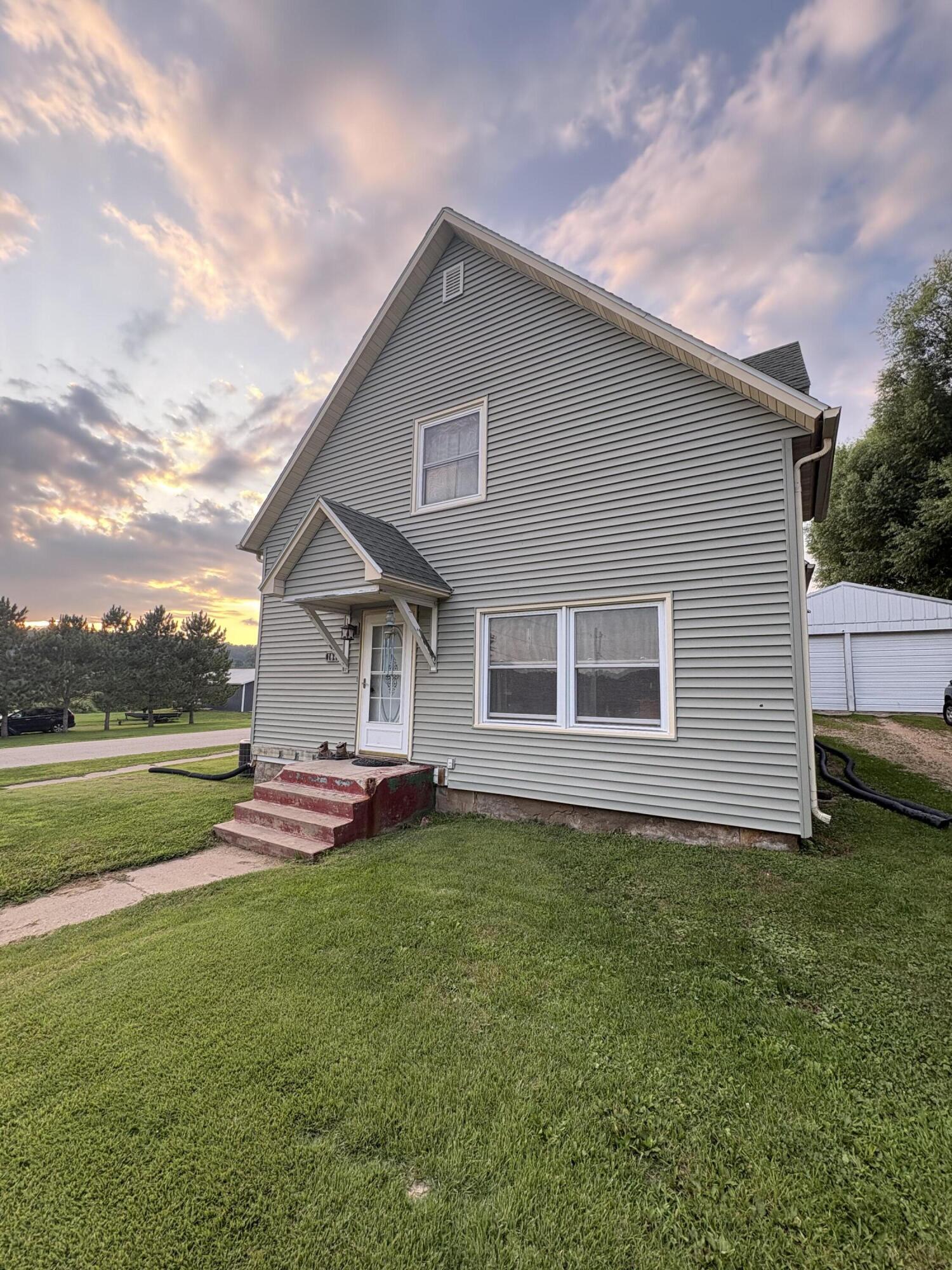 104 E Harrison St Property Photo 1