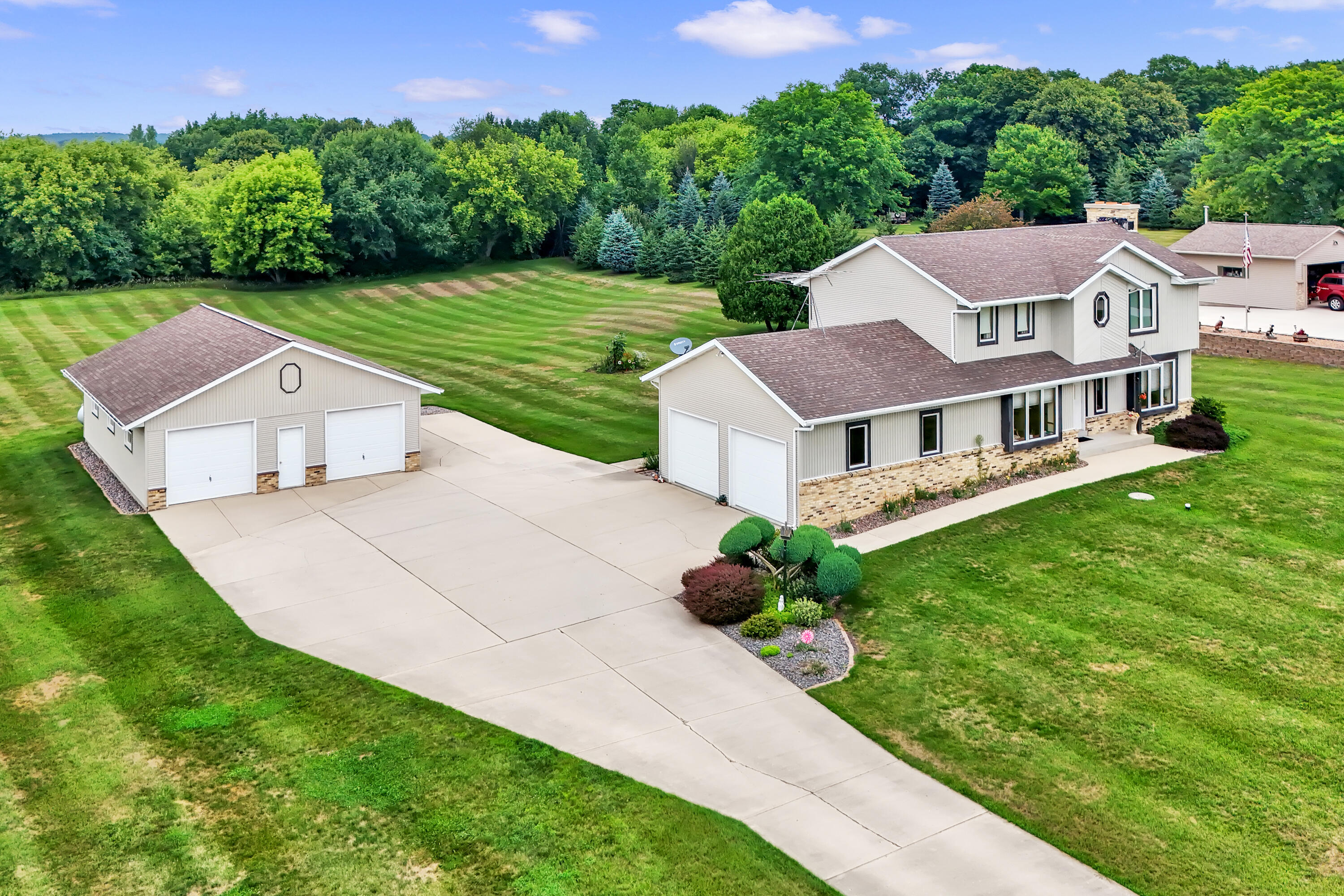 W2041 E River Rd