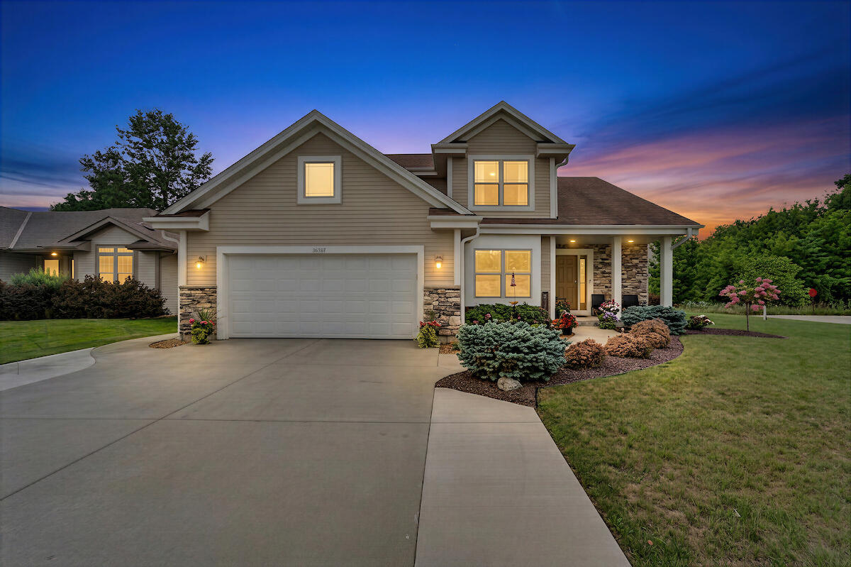 10421 Prairie Crossing Dr Property Photo 1