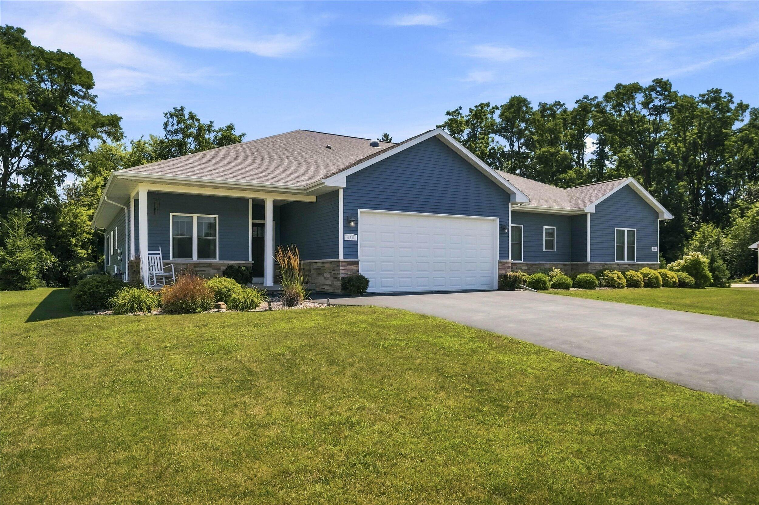 490 Meadowlark Ln Property Photo 1