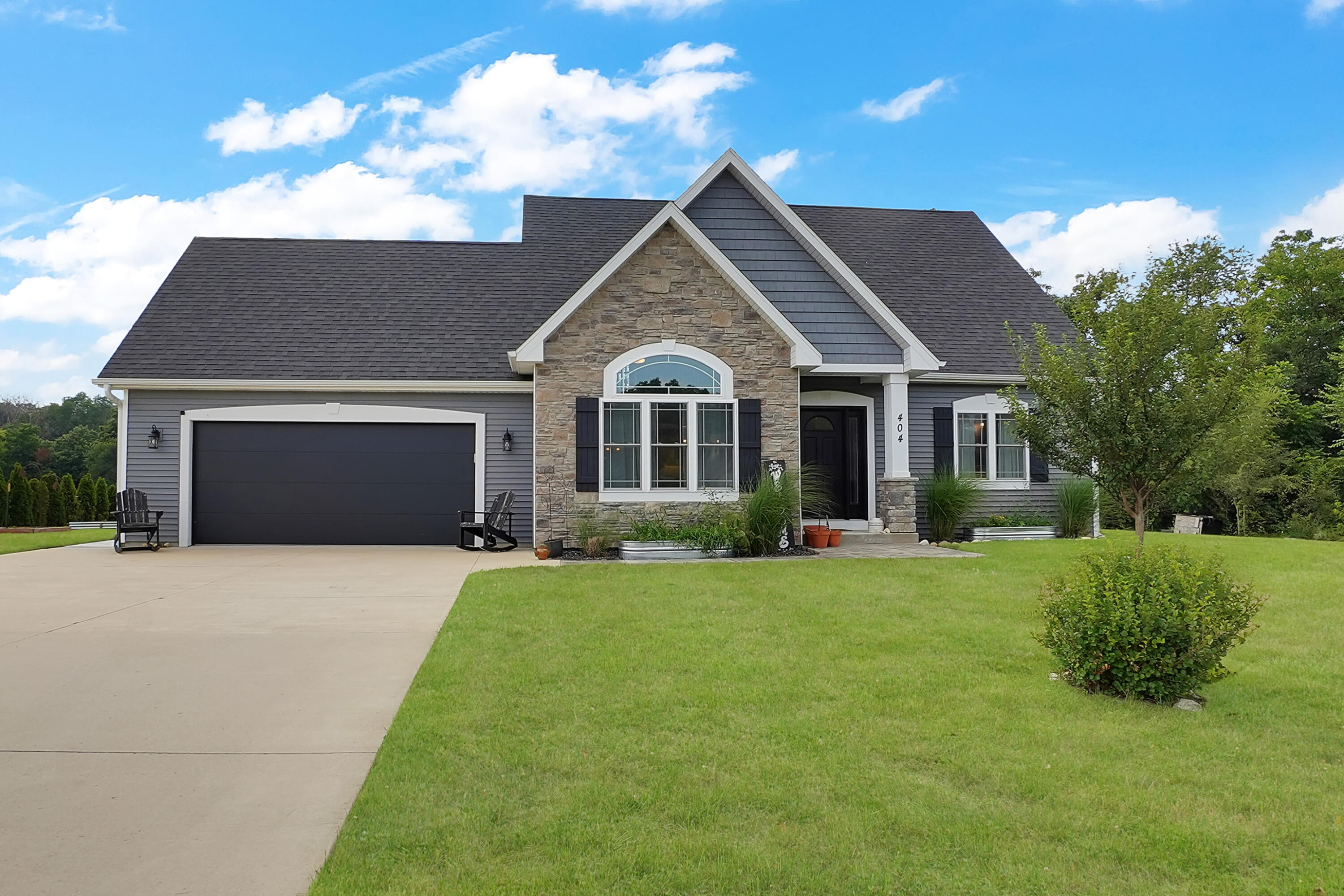 404 Appletree Ln
