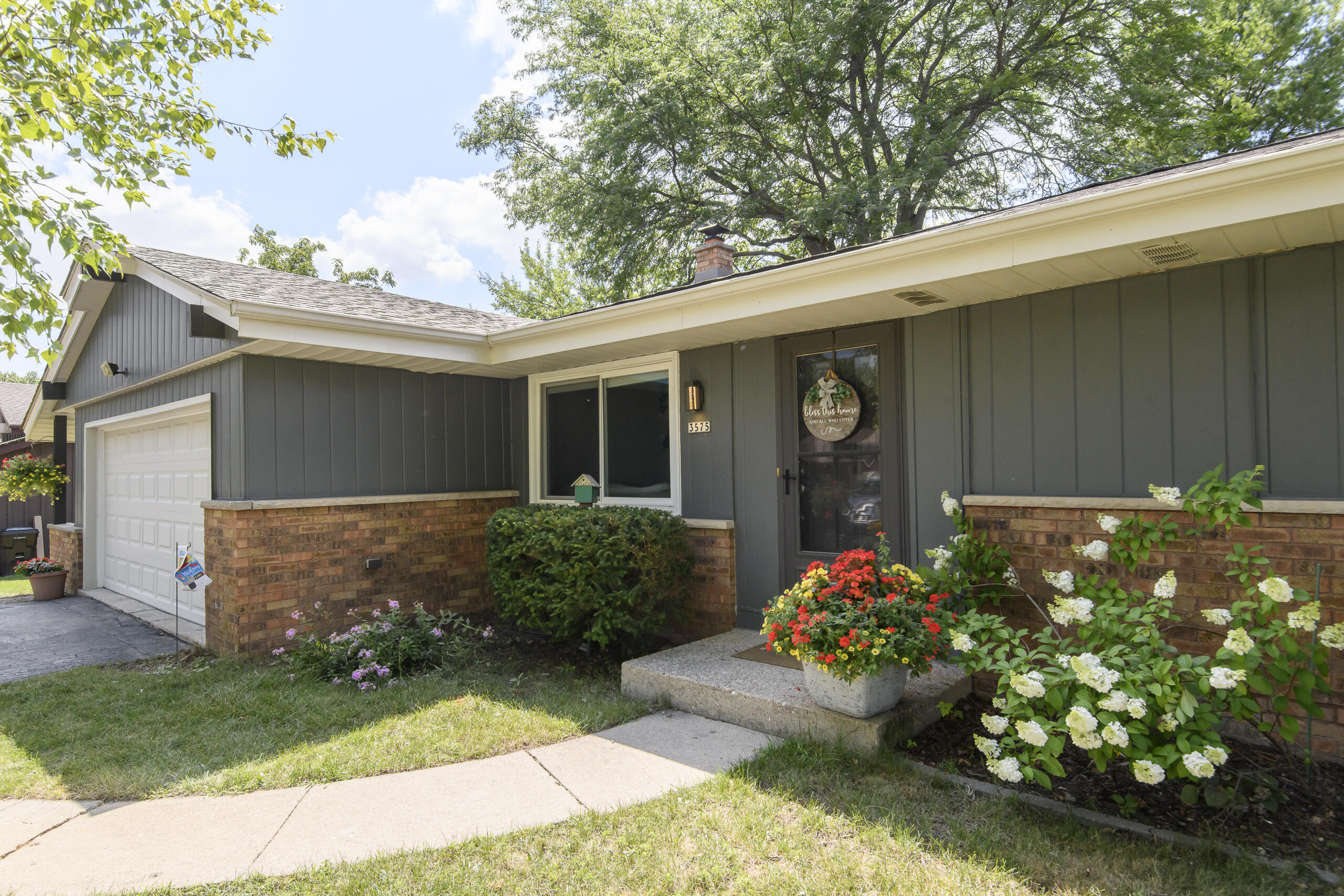 3575 S Cottonwood Rd Property Photo 1