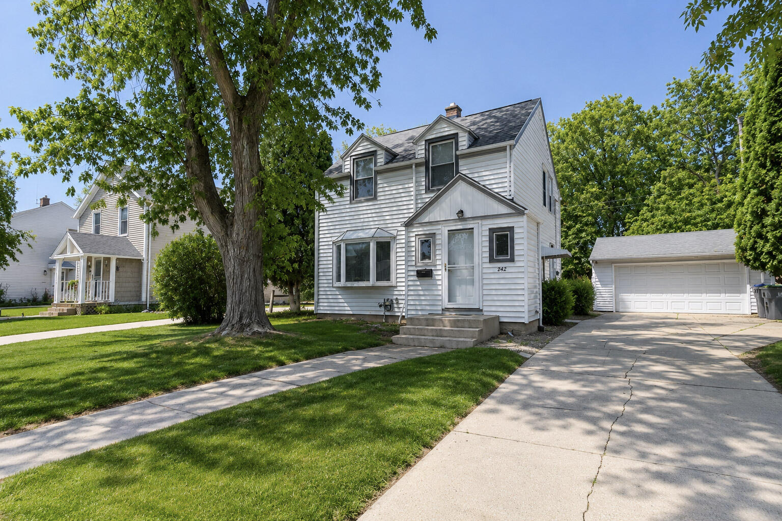 242 E Gauer Cir