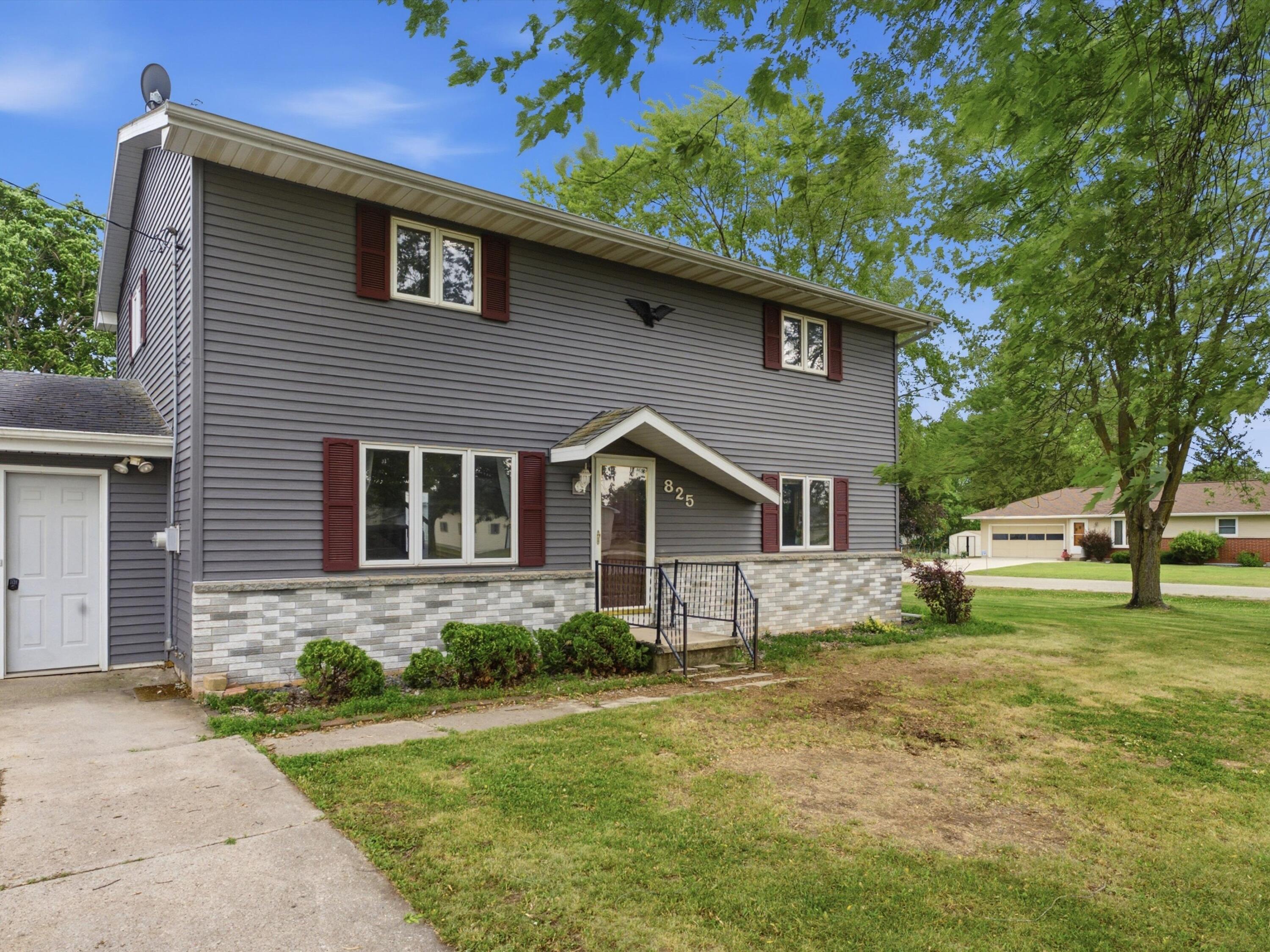 825 Landis St Property Photo 1