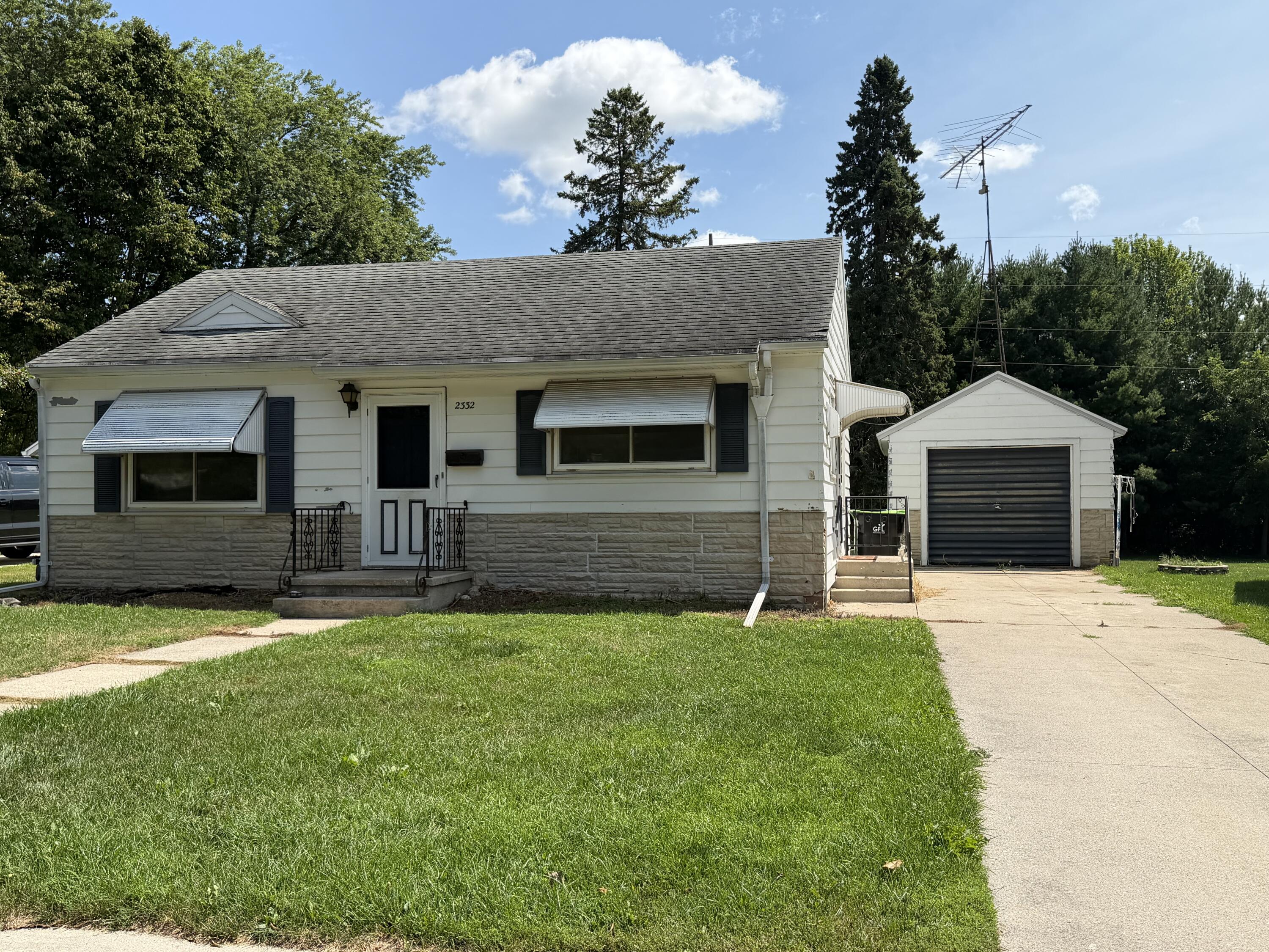 2332 Van Buren St Property Photo 1