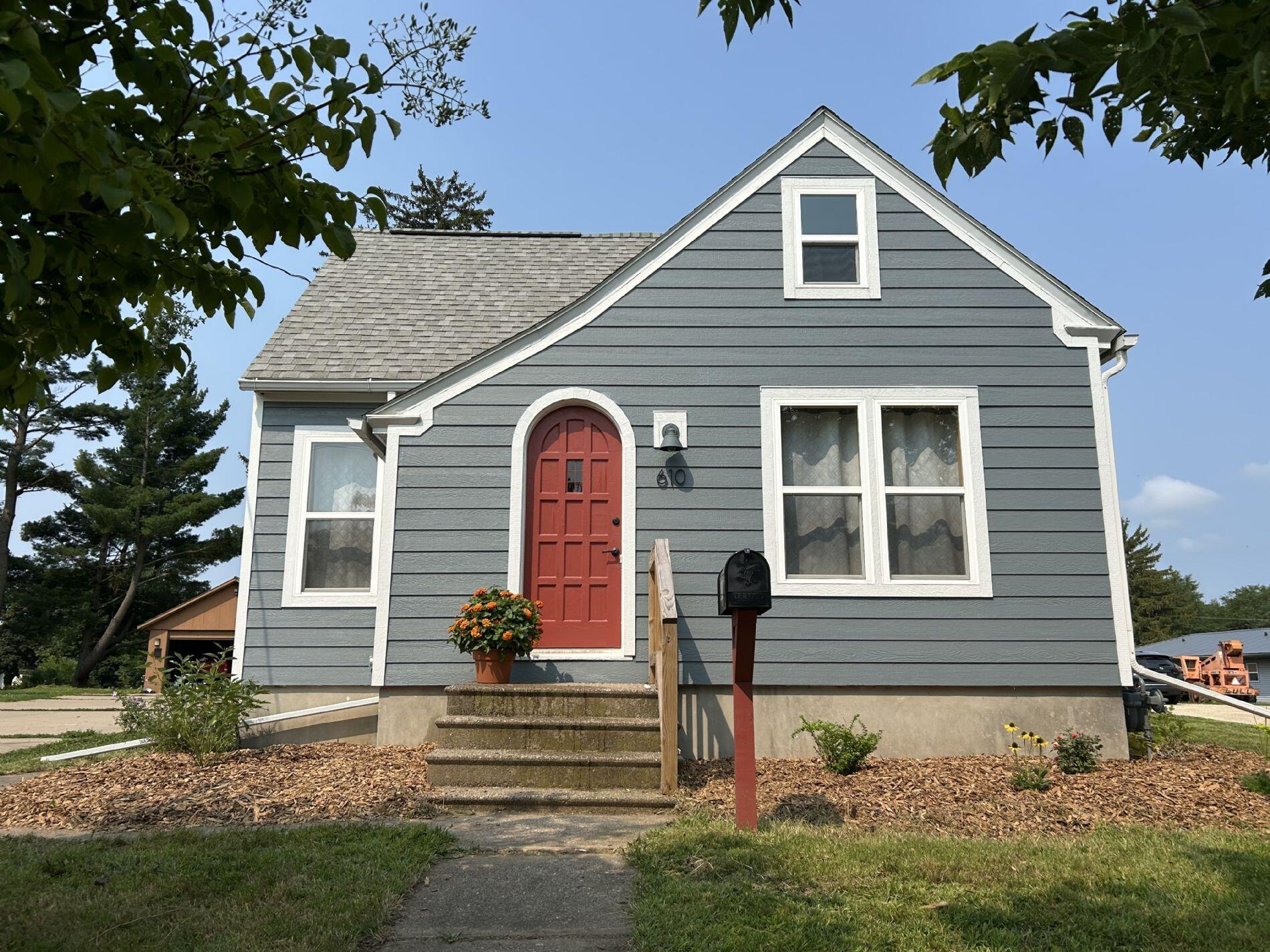 610 S Main St Property Photo 1