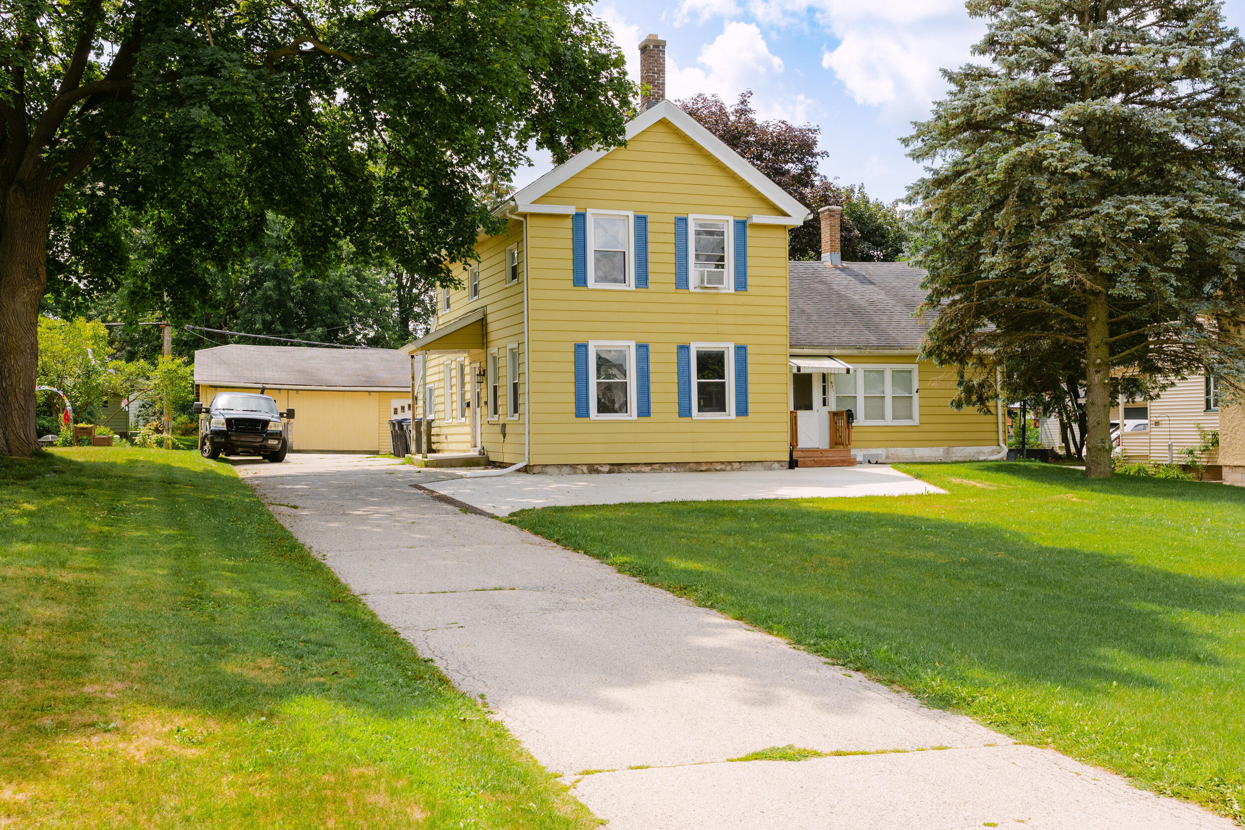 821 Eastern Ave Property Photo 1