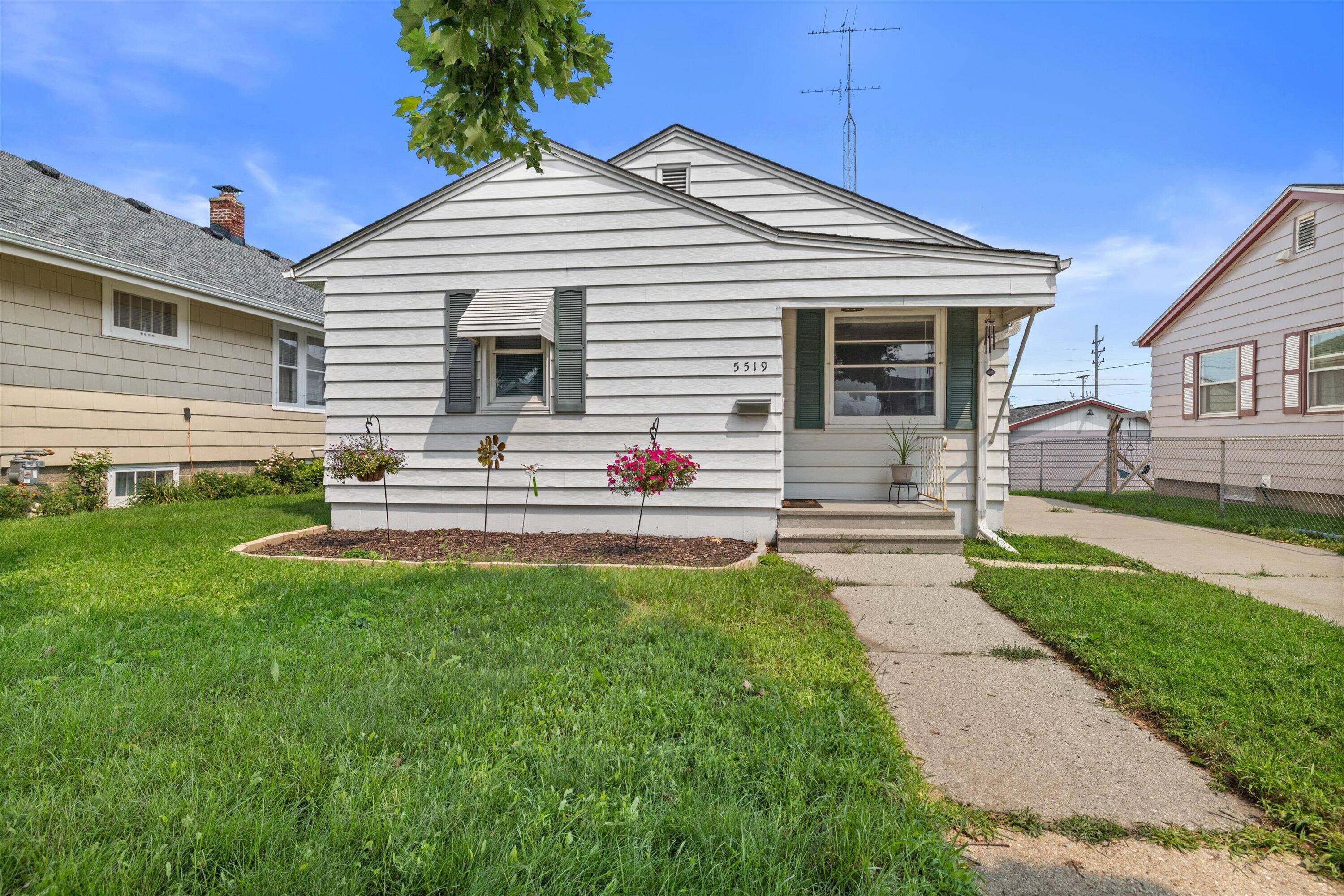 5519 31st Ave Property Photo 1