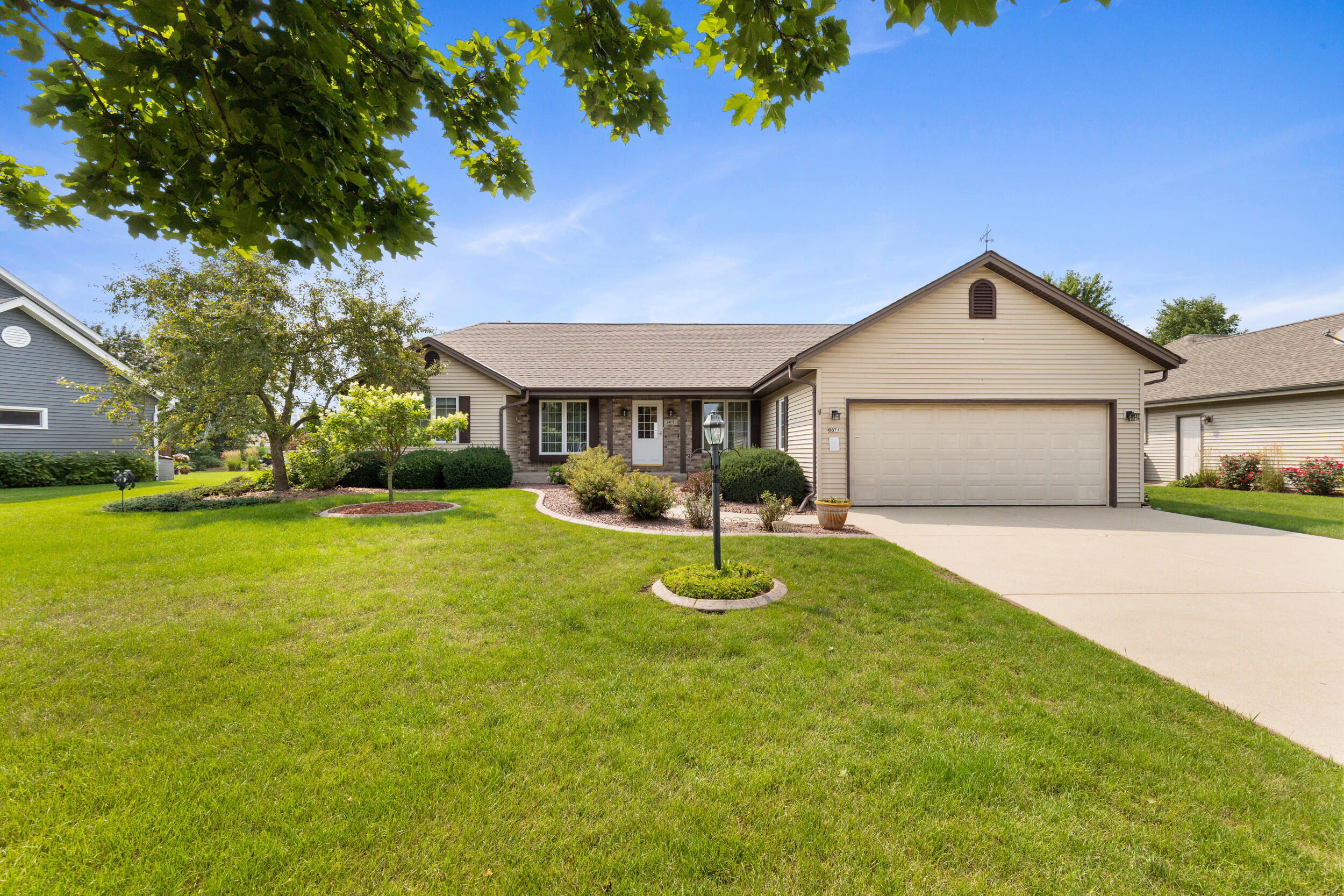 6871 S Dory Dr Property Photo 1