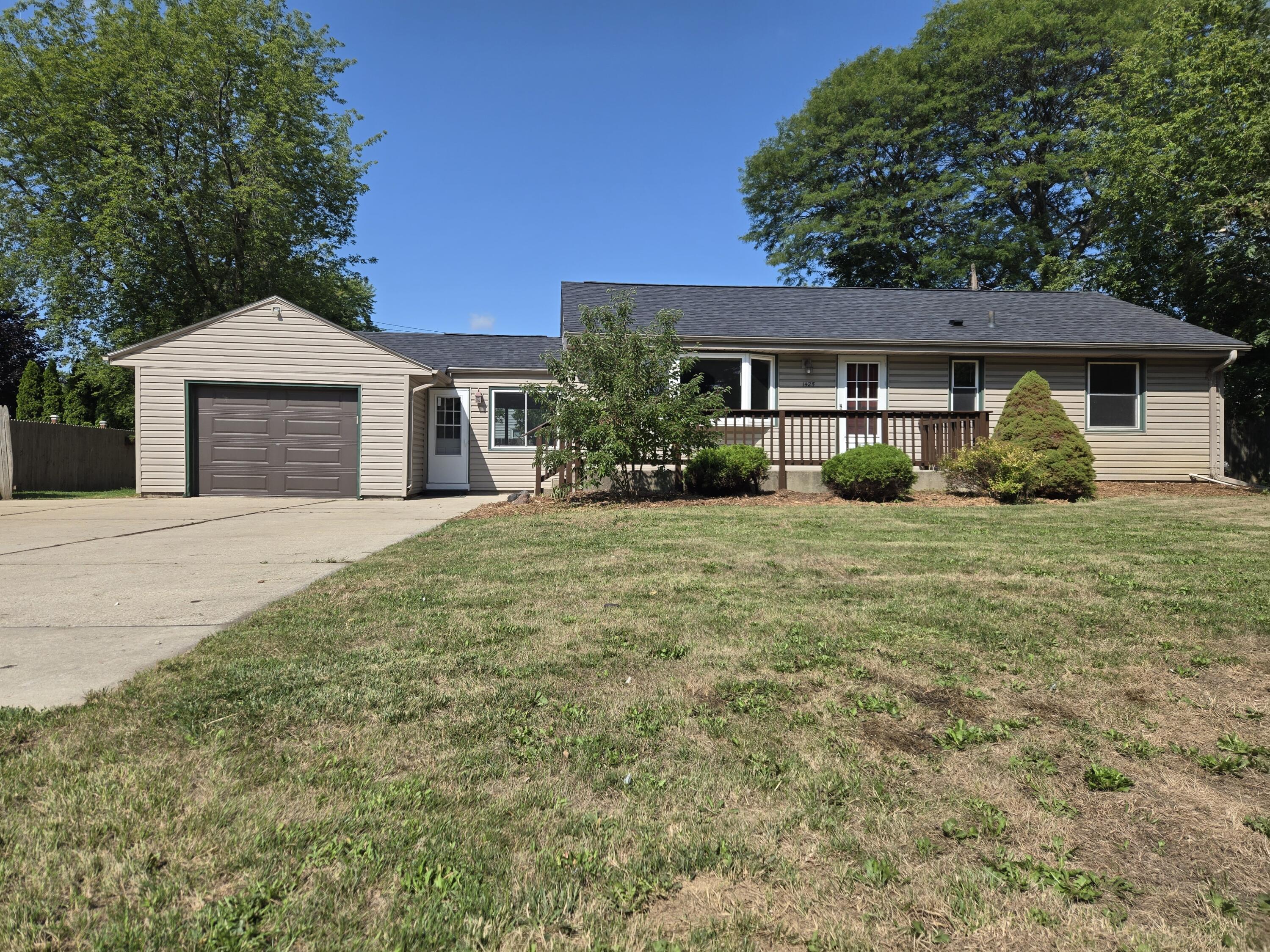 1425 S Rock Pl Property Photo 1