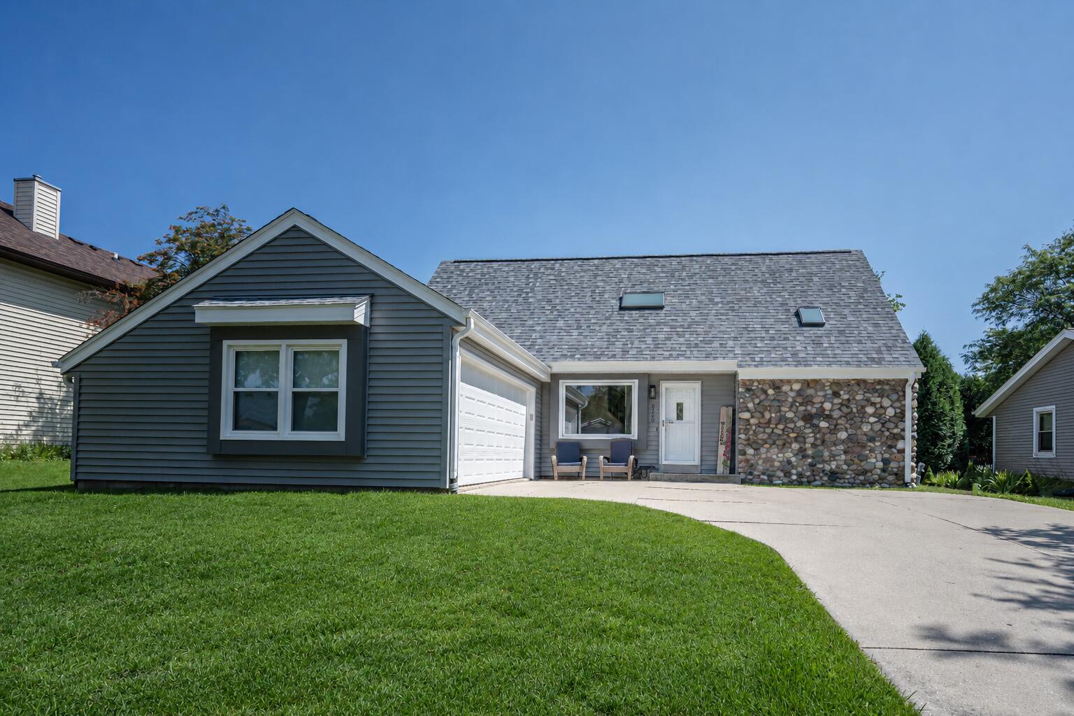 8560 S Sharon Dr