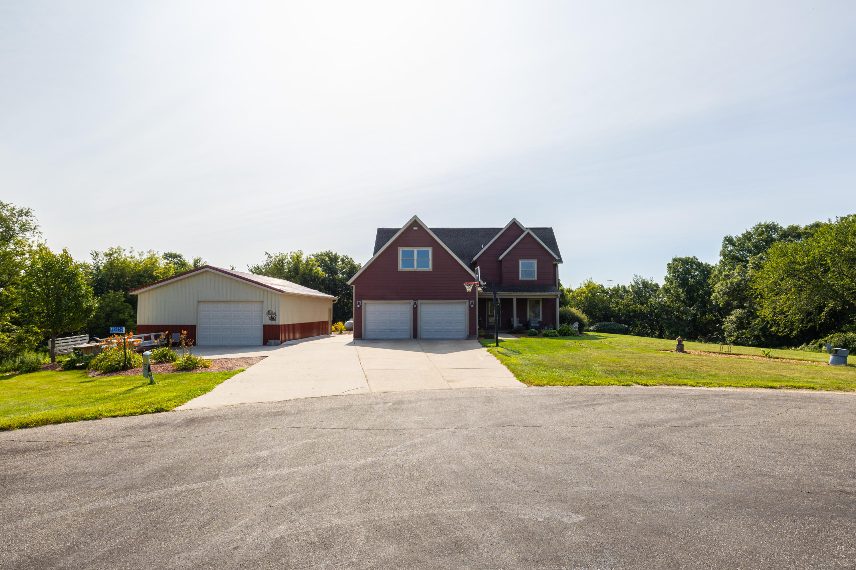 W15852 Sun Meadow Ln Property Photo 1