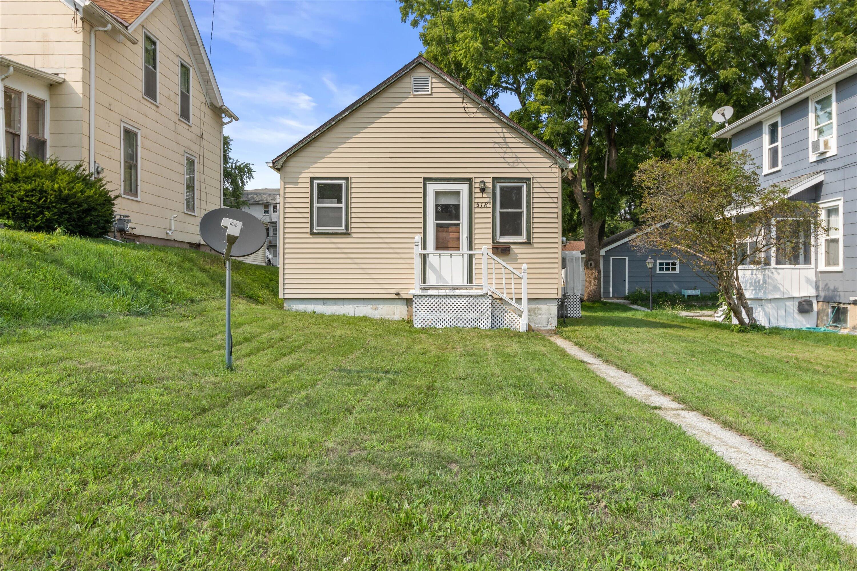 518 E Loos St Property Photo 1