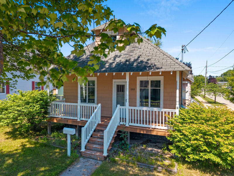 1203 Jackson St Property Photo 1