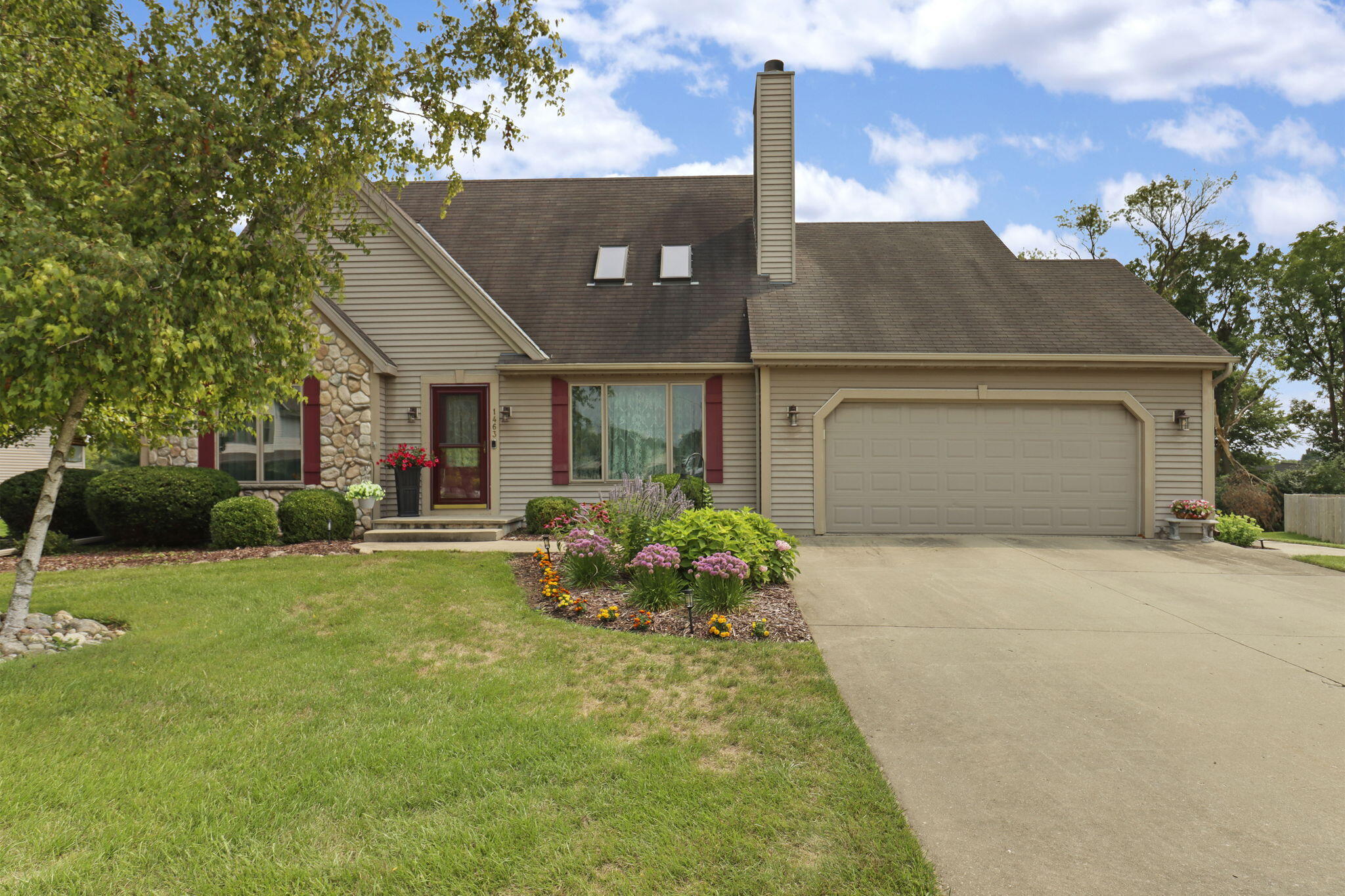 1463 Creek Side Dr Property Photo 1