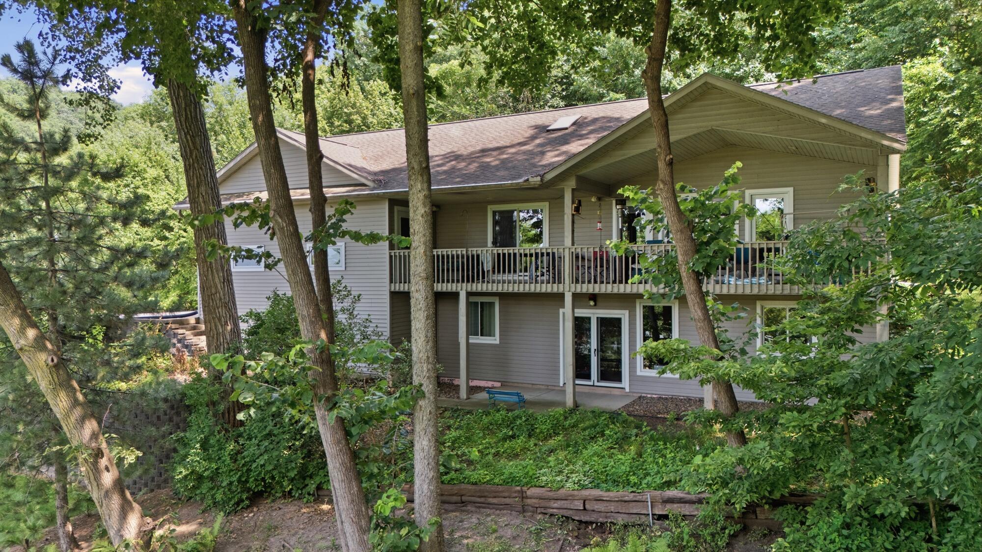 W1497 Riverview Ct Property Photo 1