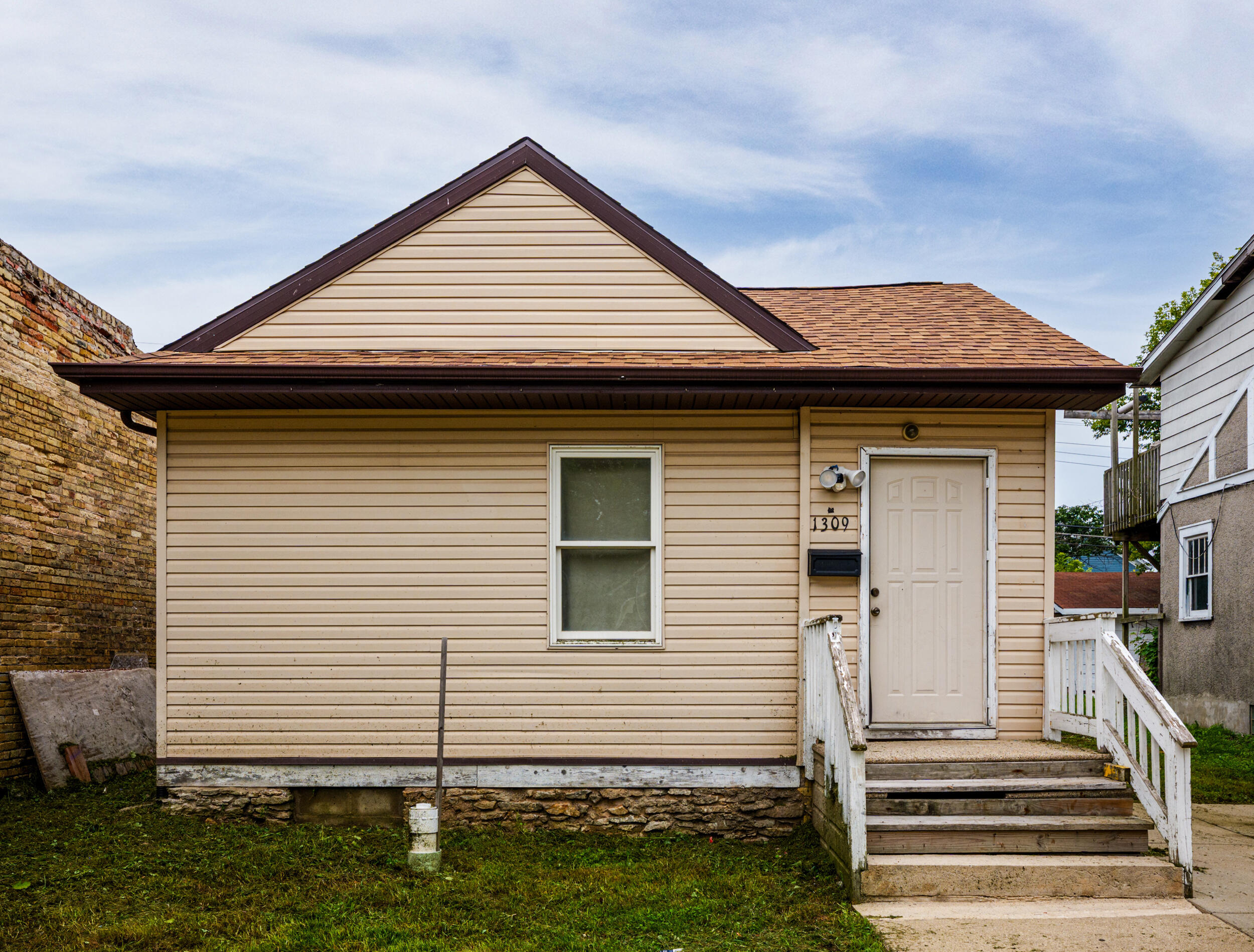 1309 Villa St Property Photo 1