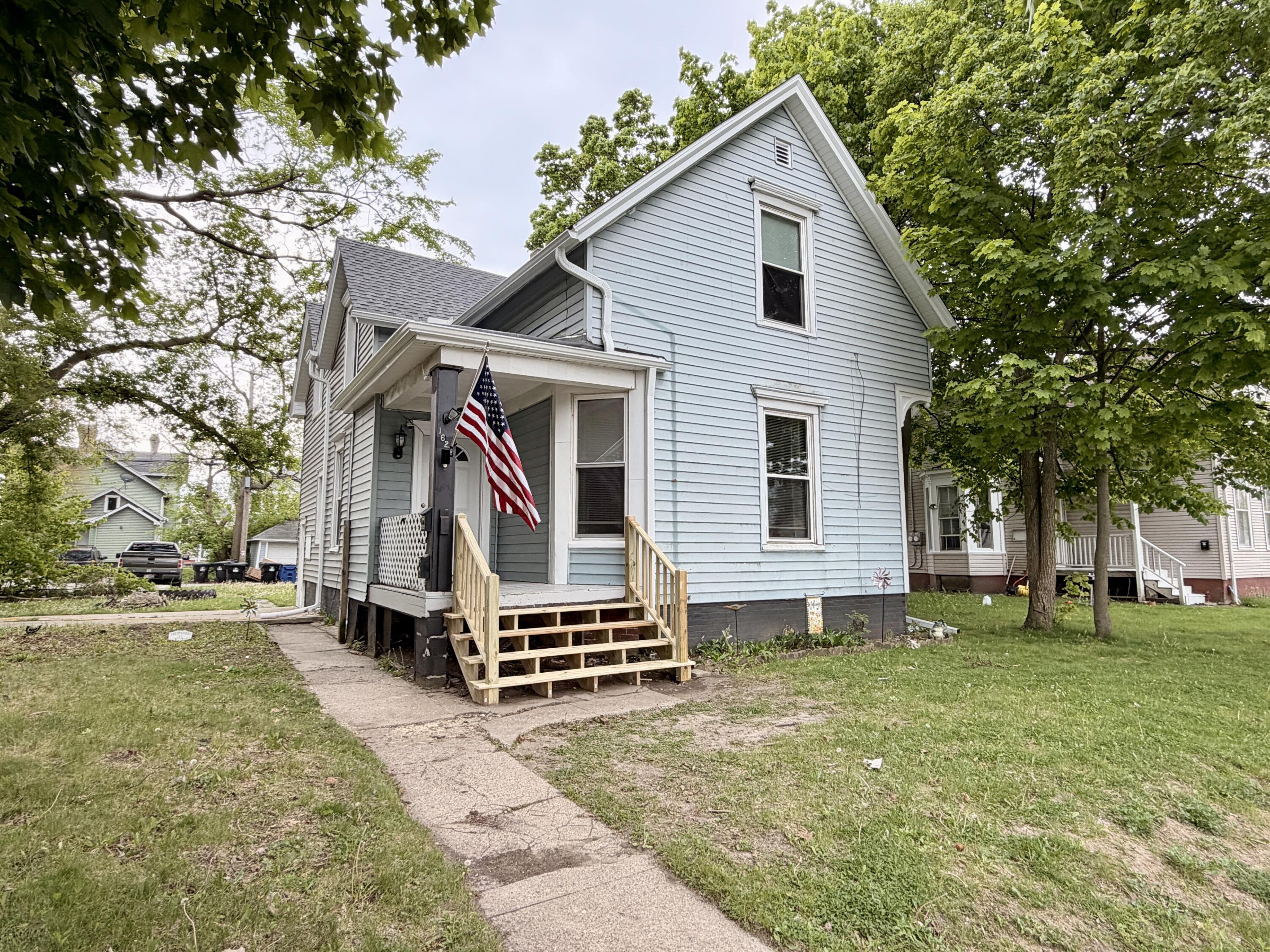 1623 Maple St Property Photo 1