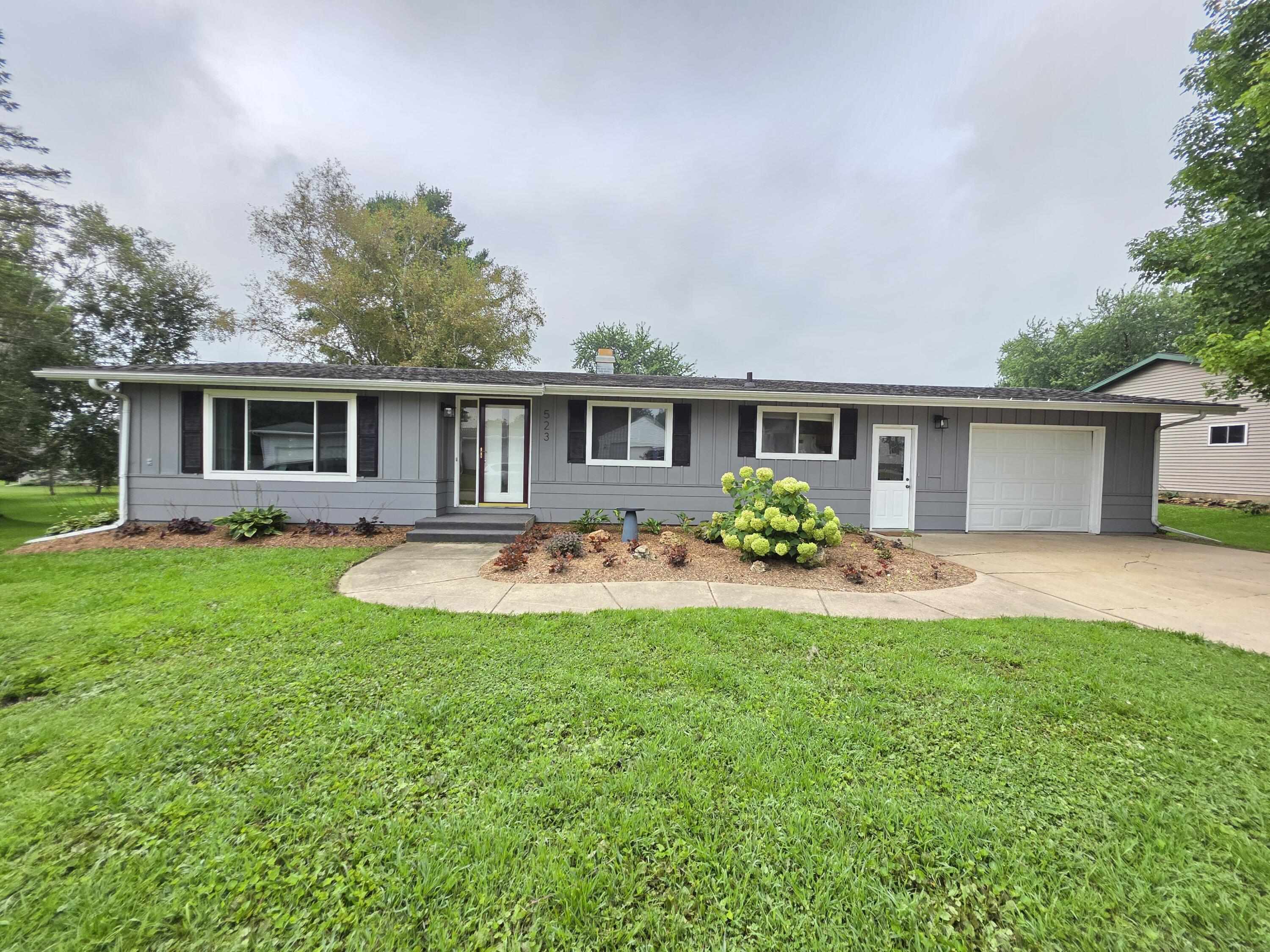 523 Schneider St Property Photo 1