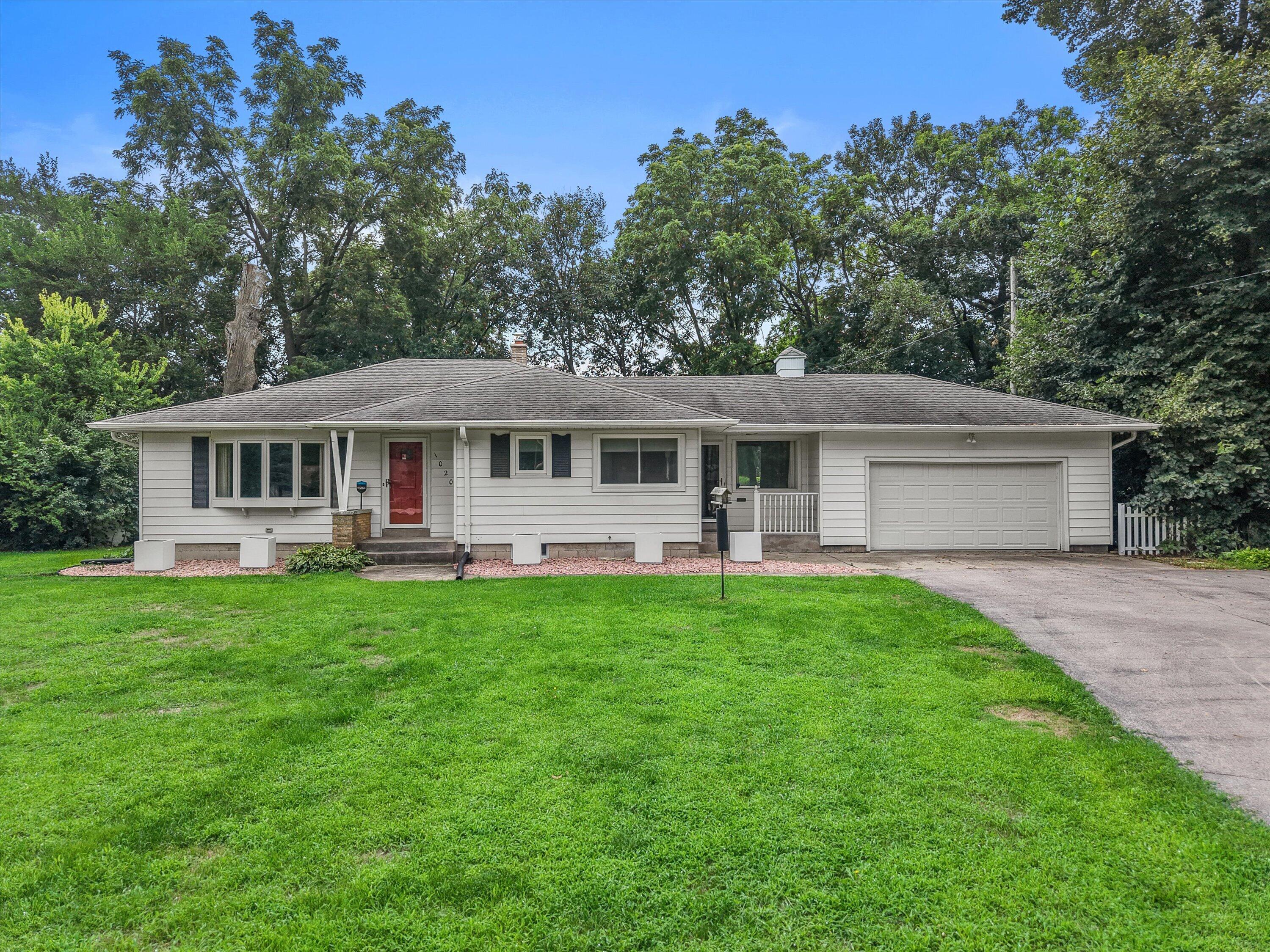 10205 W Grange Ave Property Photo 1