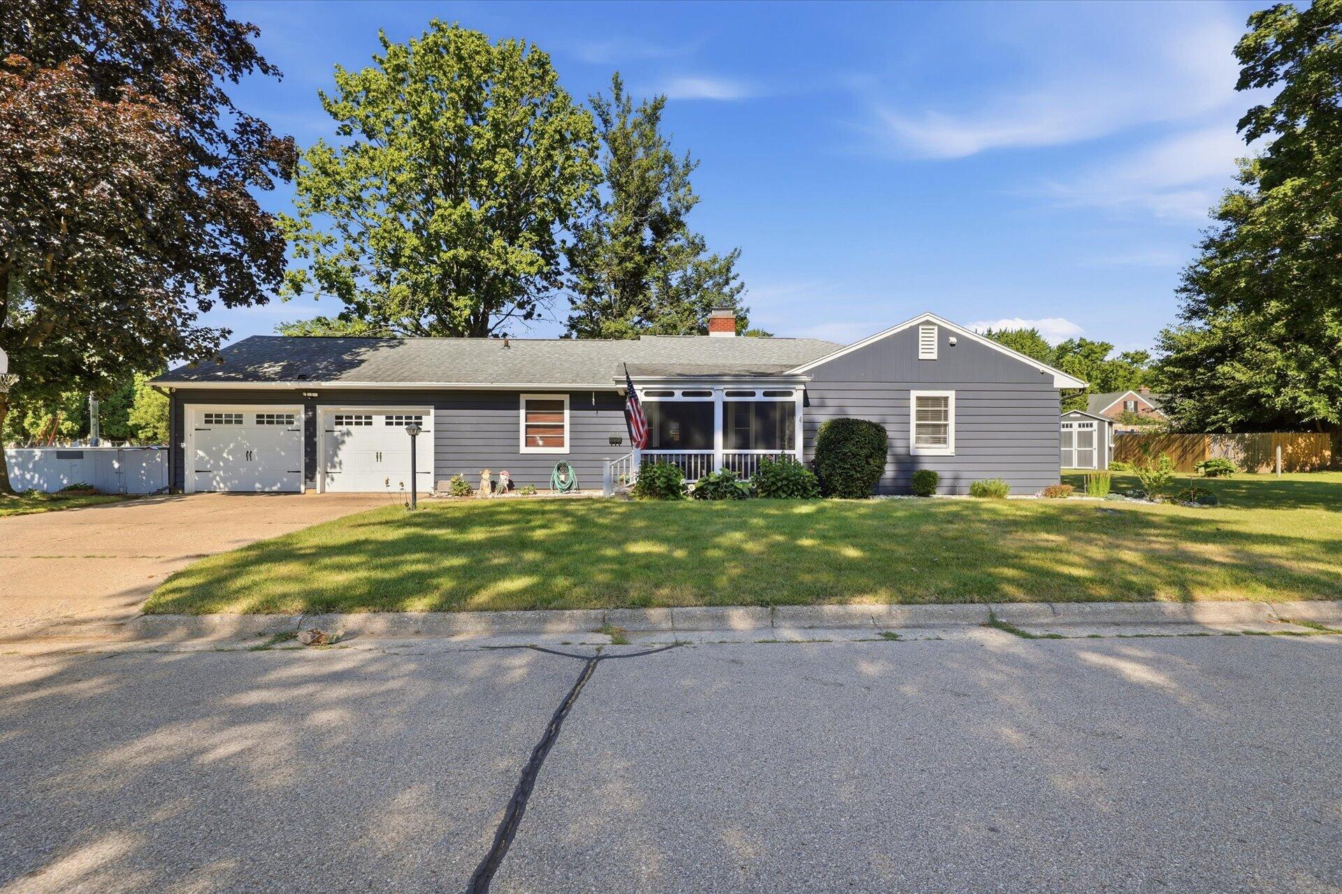 1000 Brewster Ave Property Photo 1