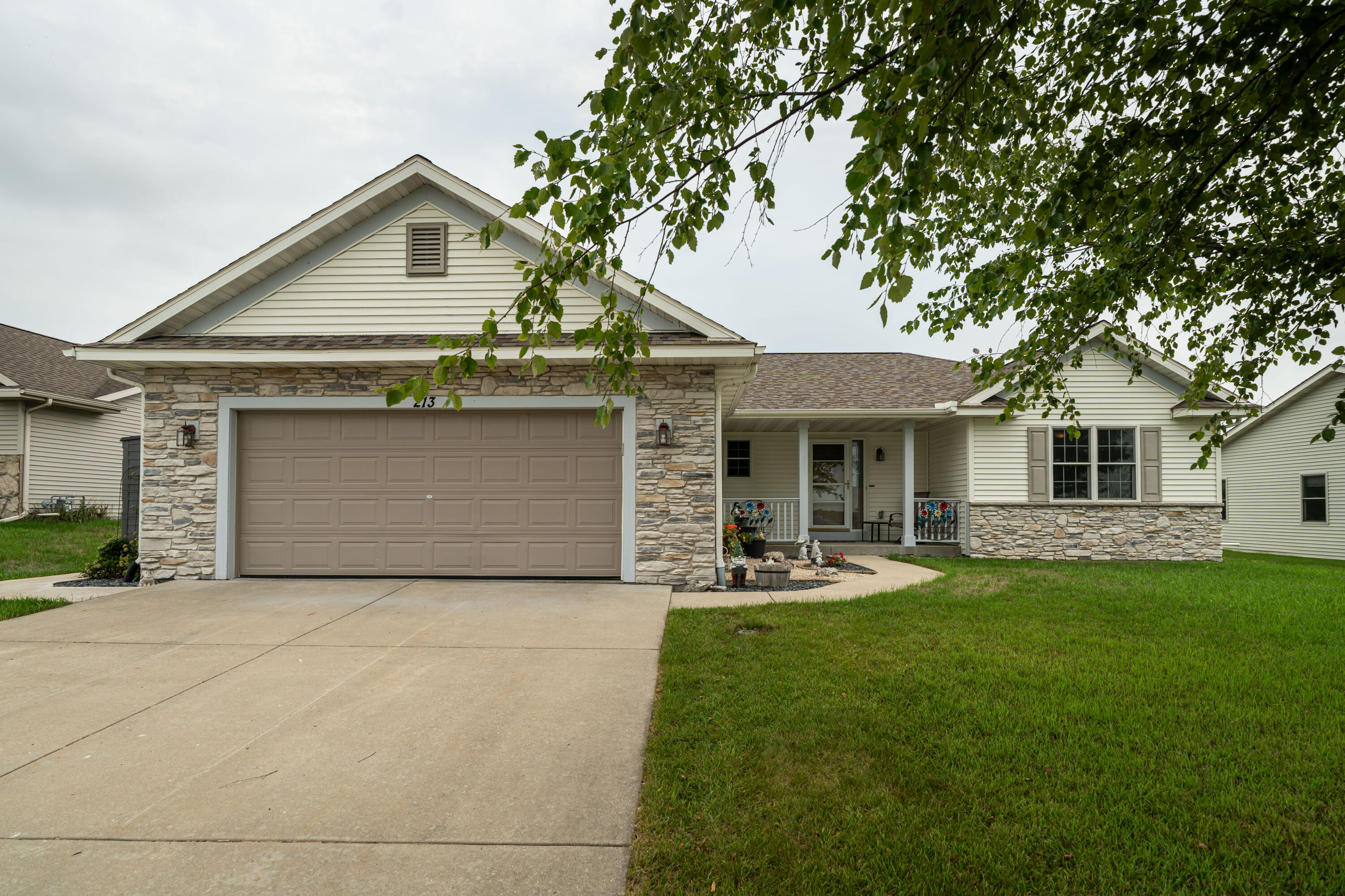 213 Gosdeck Ln Property Photo 1