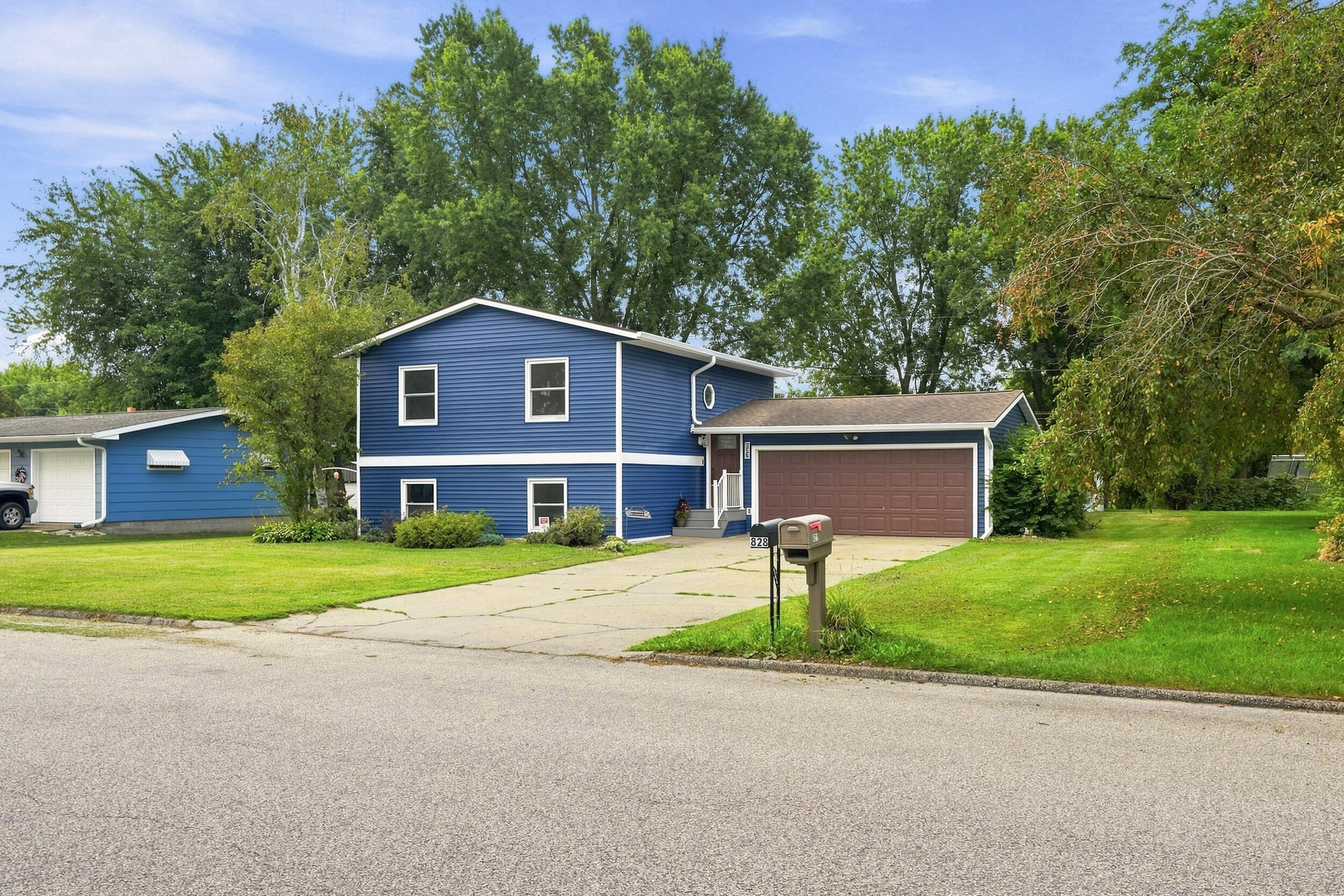 827 Olson St Property Photo 1