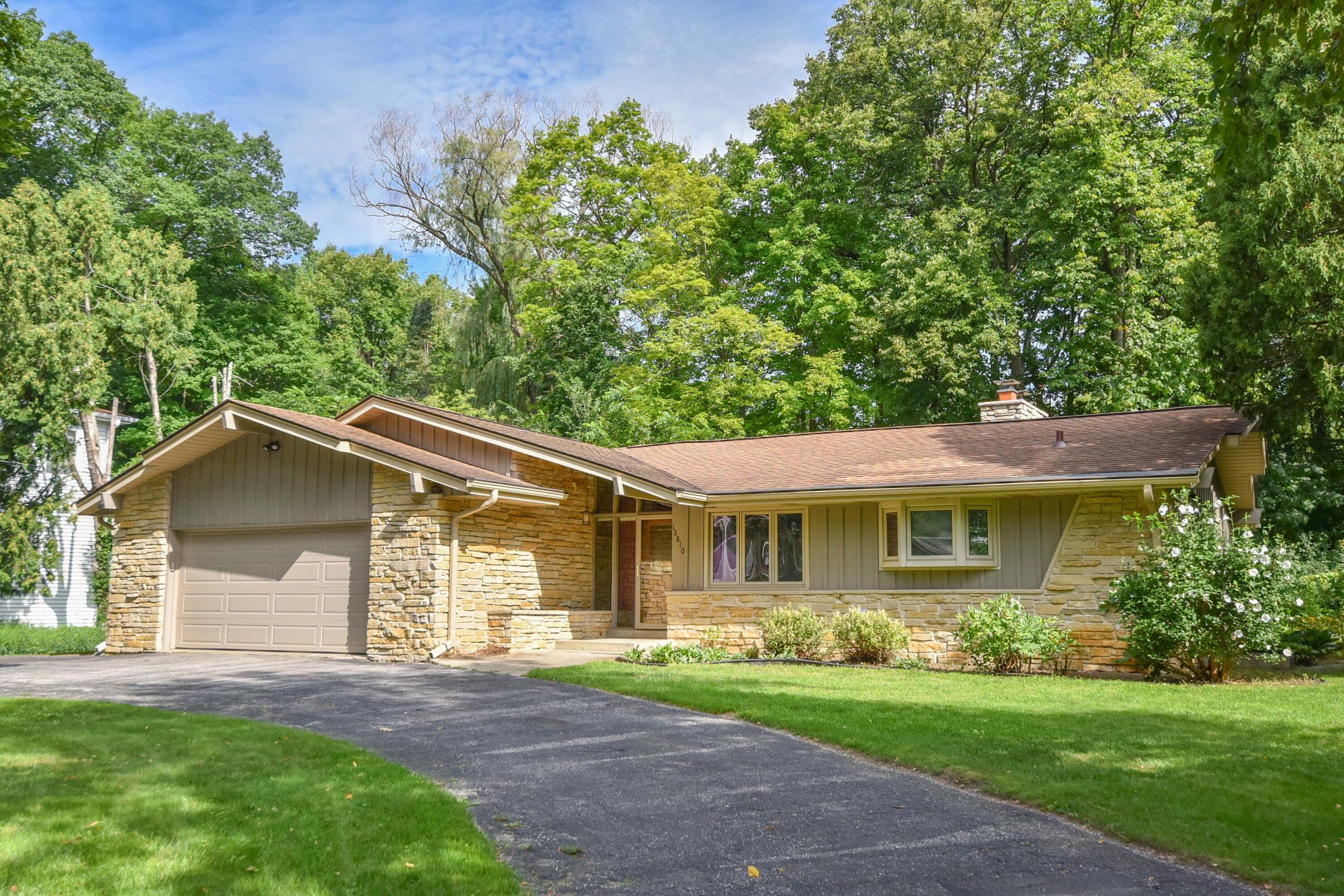 12810 W Meadow Ln Property Photo 1