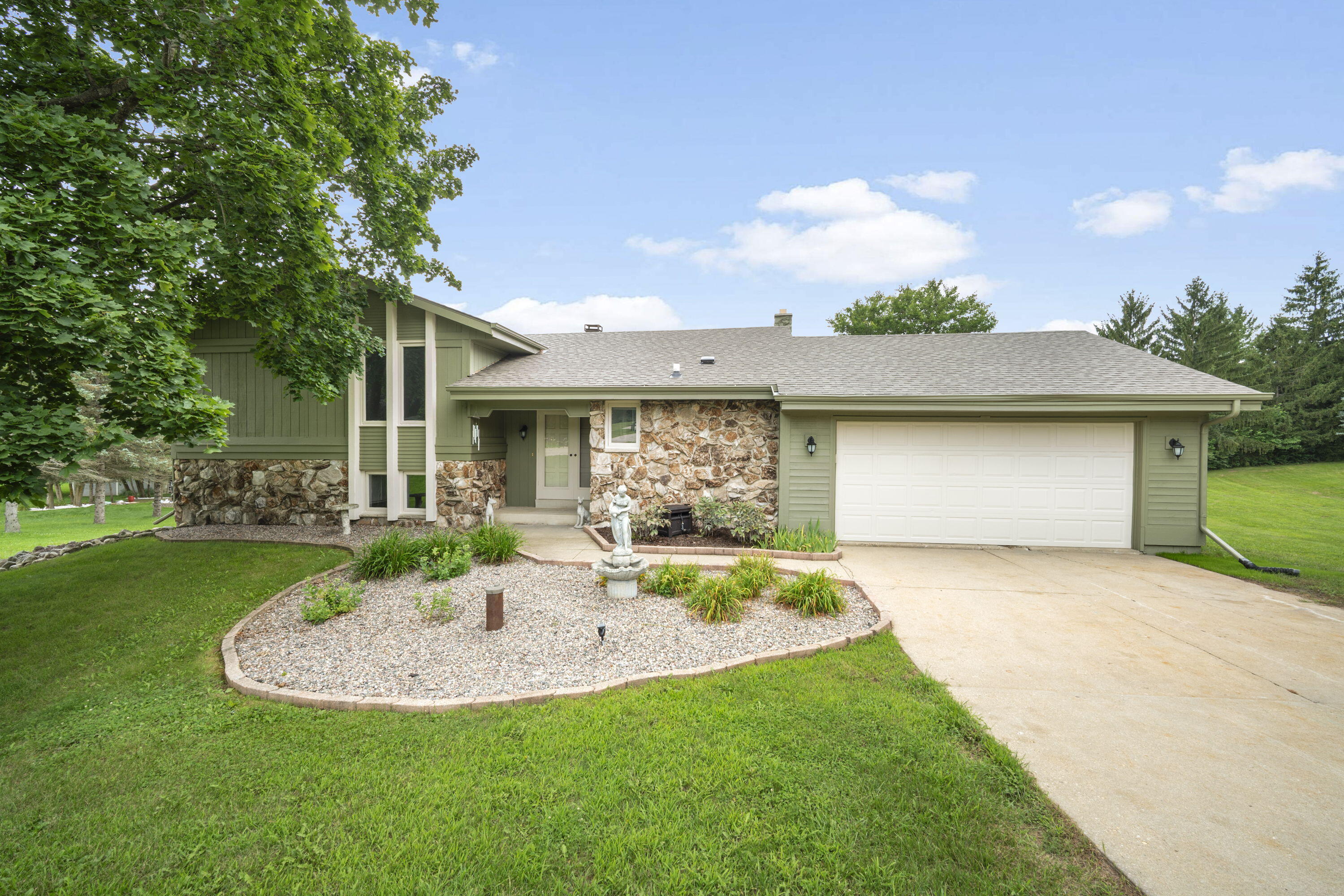 W249S7055 Sugar Maple Dr