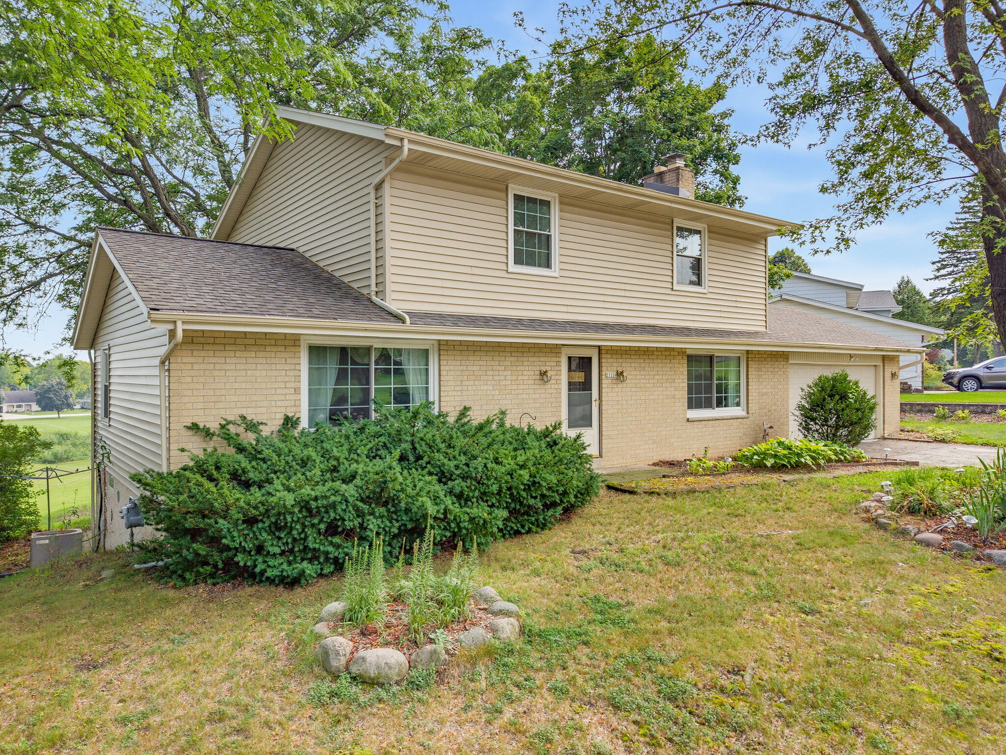 2721 Minot Ln Property Photo 1
