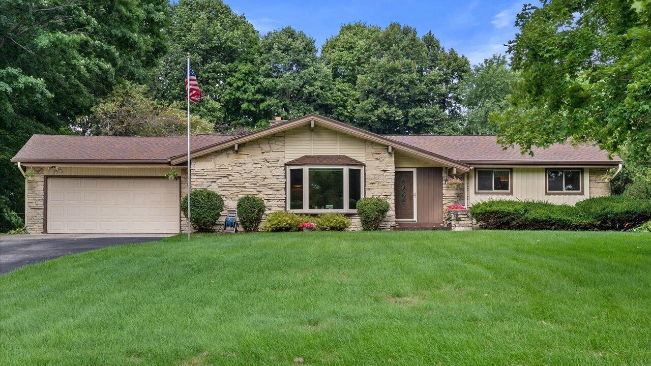 W215n10105 Hickory Dr Property Photo 1